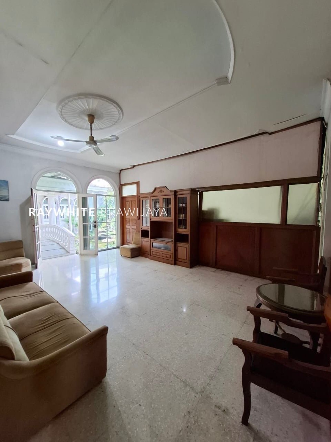 Rumah Lama Area Komersial di Ampera Raya