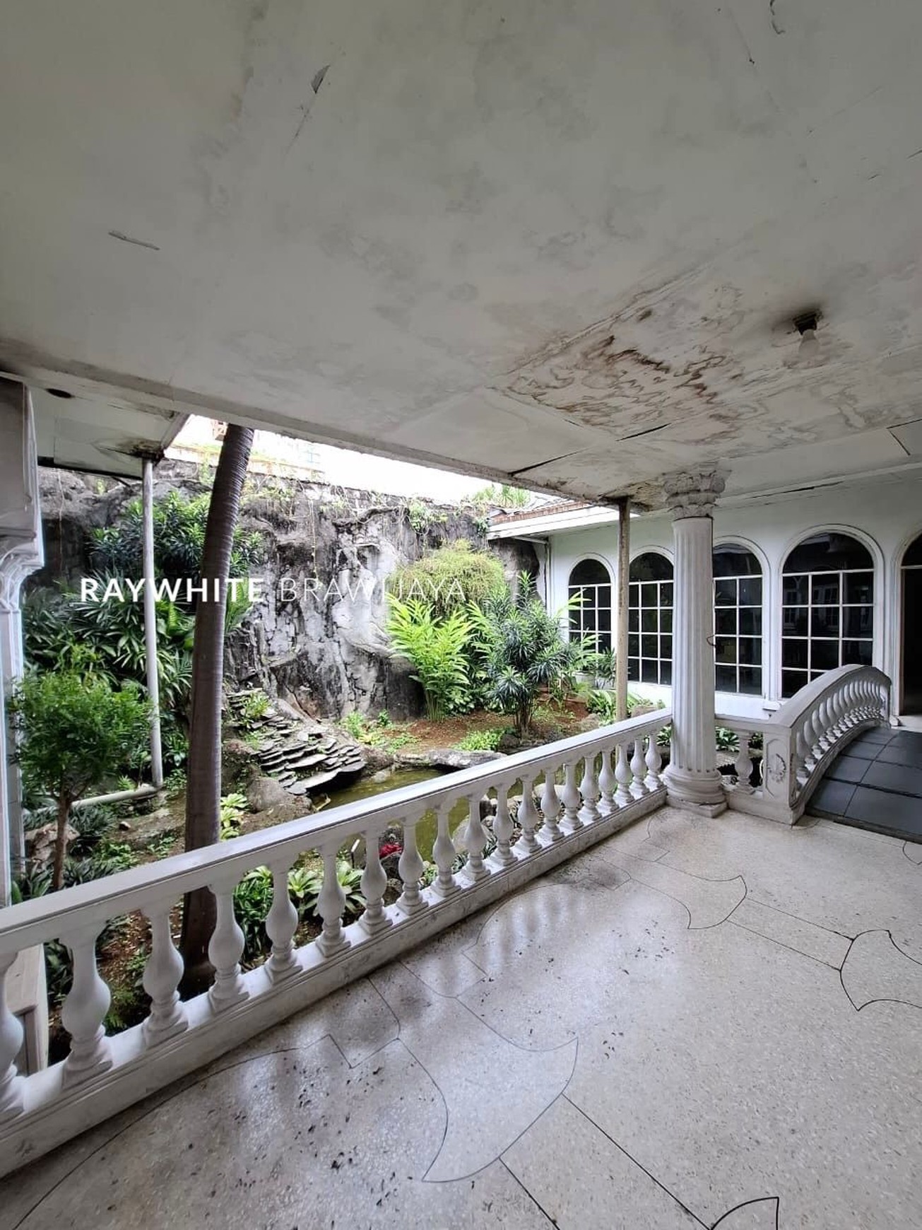 Rumah Lama Area Komersial di Ampera Raya