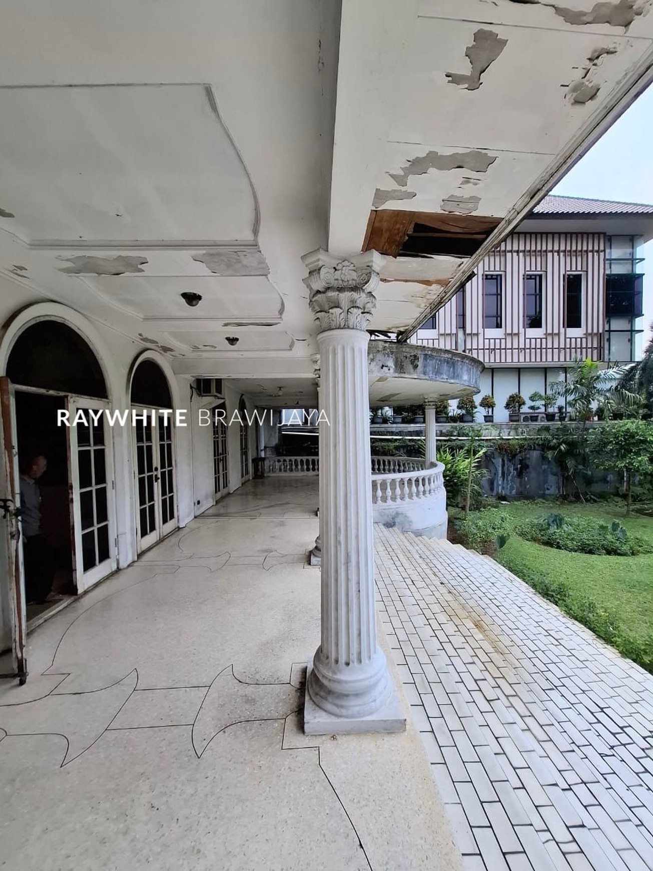 Rumah Lama Area Komersial di Ampera Raya