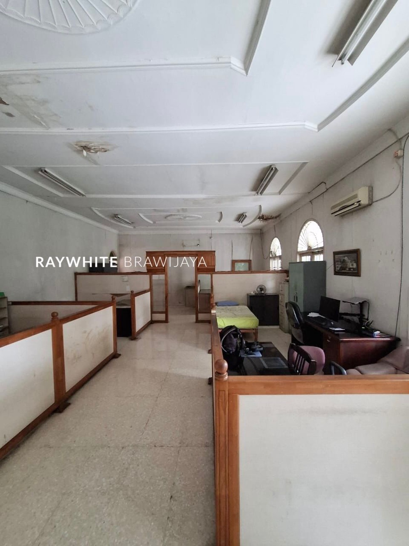 Rumah Lama Area Komersial di Ampera Raya