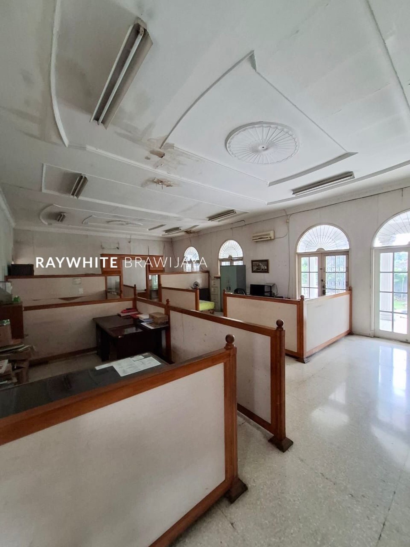 Rumah Lama Area Komersial di Ampera Raya