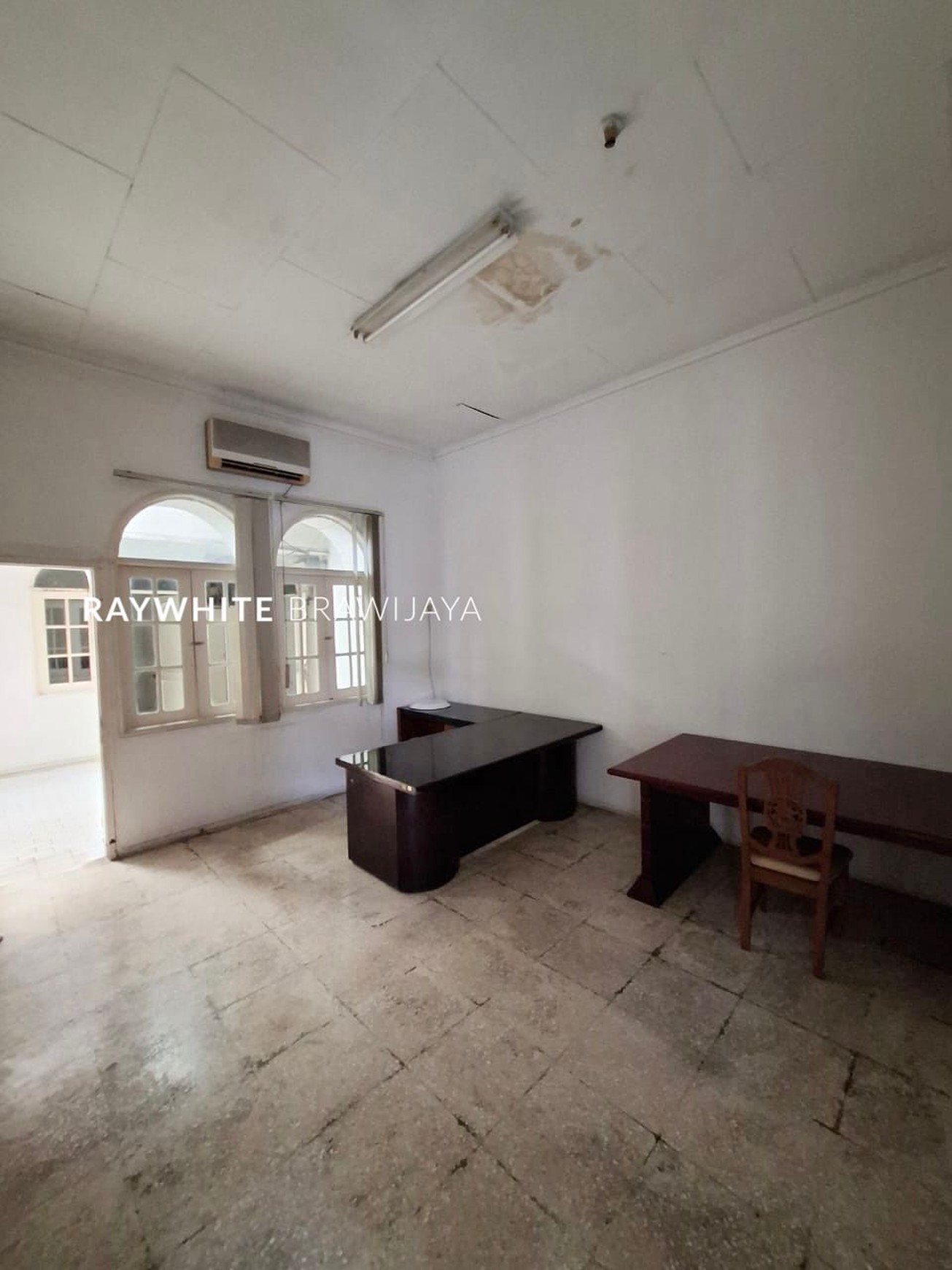 Rumah Lama Area Komersial di Ampera Raya