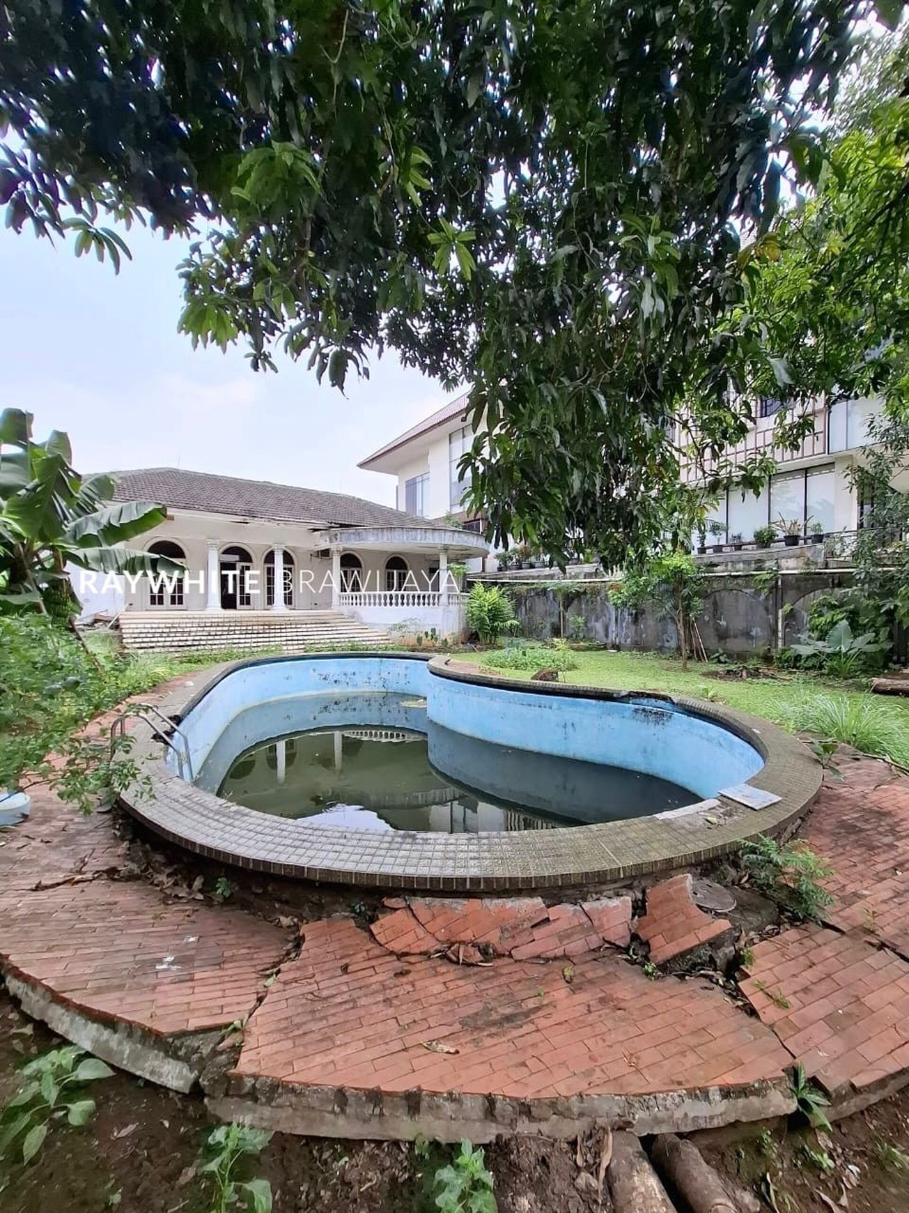 Rumah Lama Area Komersial di Ampera Raya