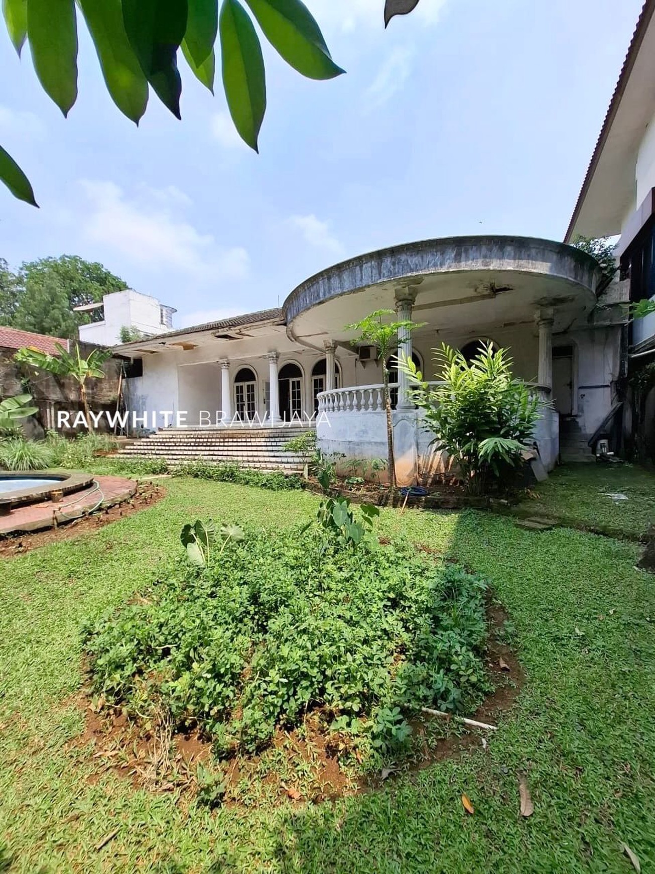 Rumah Lama Area Komersial di Ampera Raya