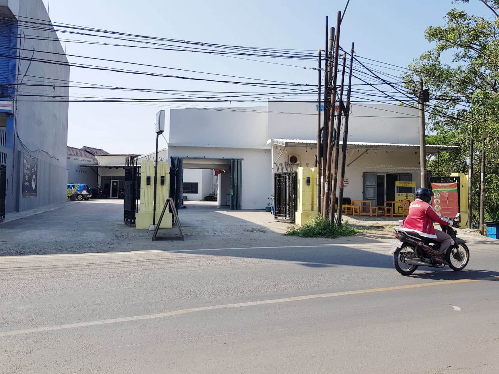 Tanah komersial, ada bangunan ex car wash, di Hos Cokroaminoto, Cikarang Barat