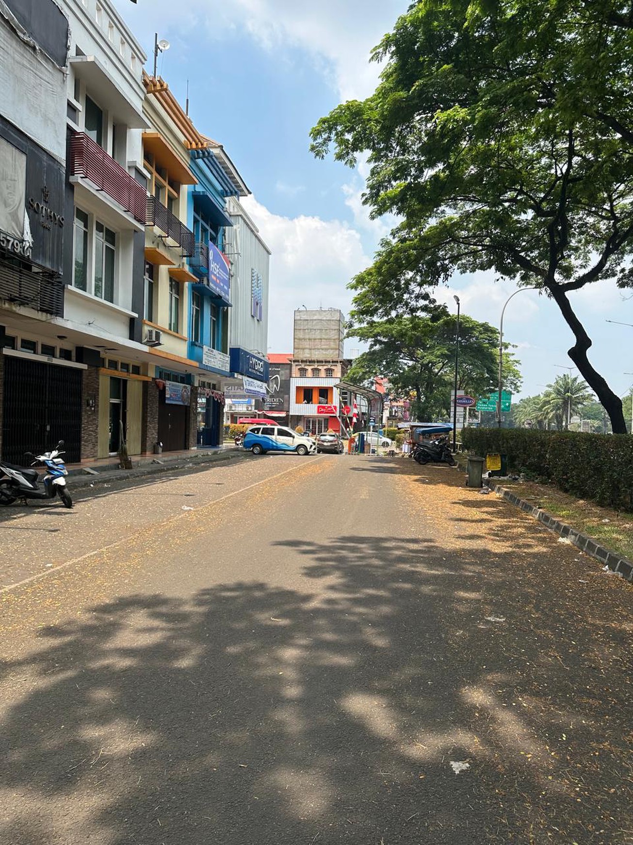 Ruko 3 Lantai Unfurnished Tol Boulevard Jl Pahlawan Seribu, Rawa Buntu, Serpong