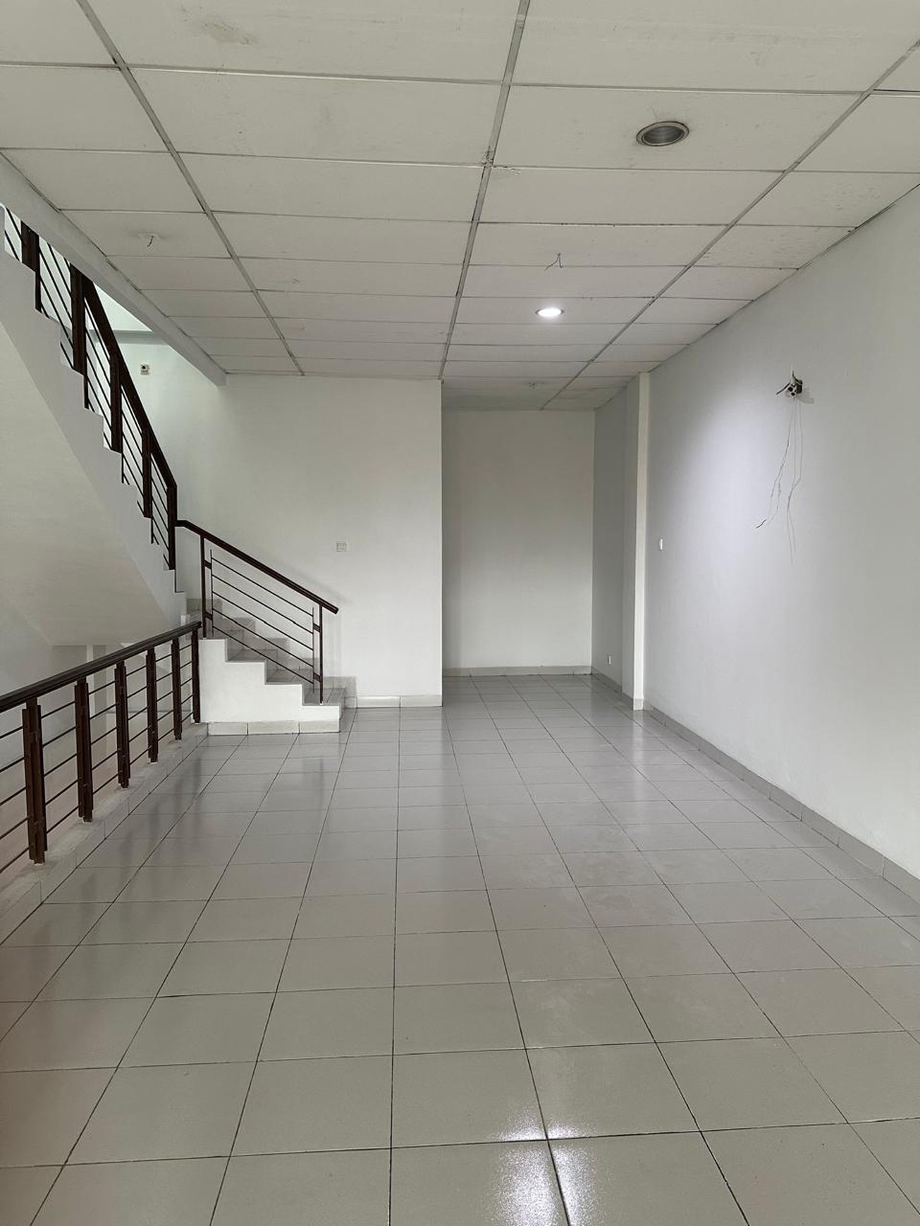 Ruko 3 Lantai Unfurnished Tol Boulevard Jl Pahlawan Seribu, Rawa Buntu, Serpong