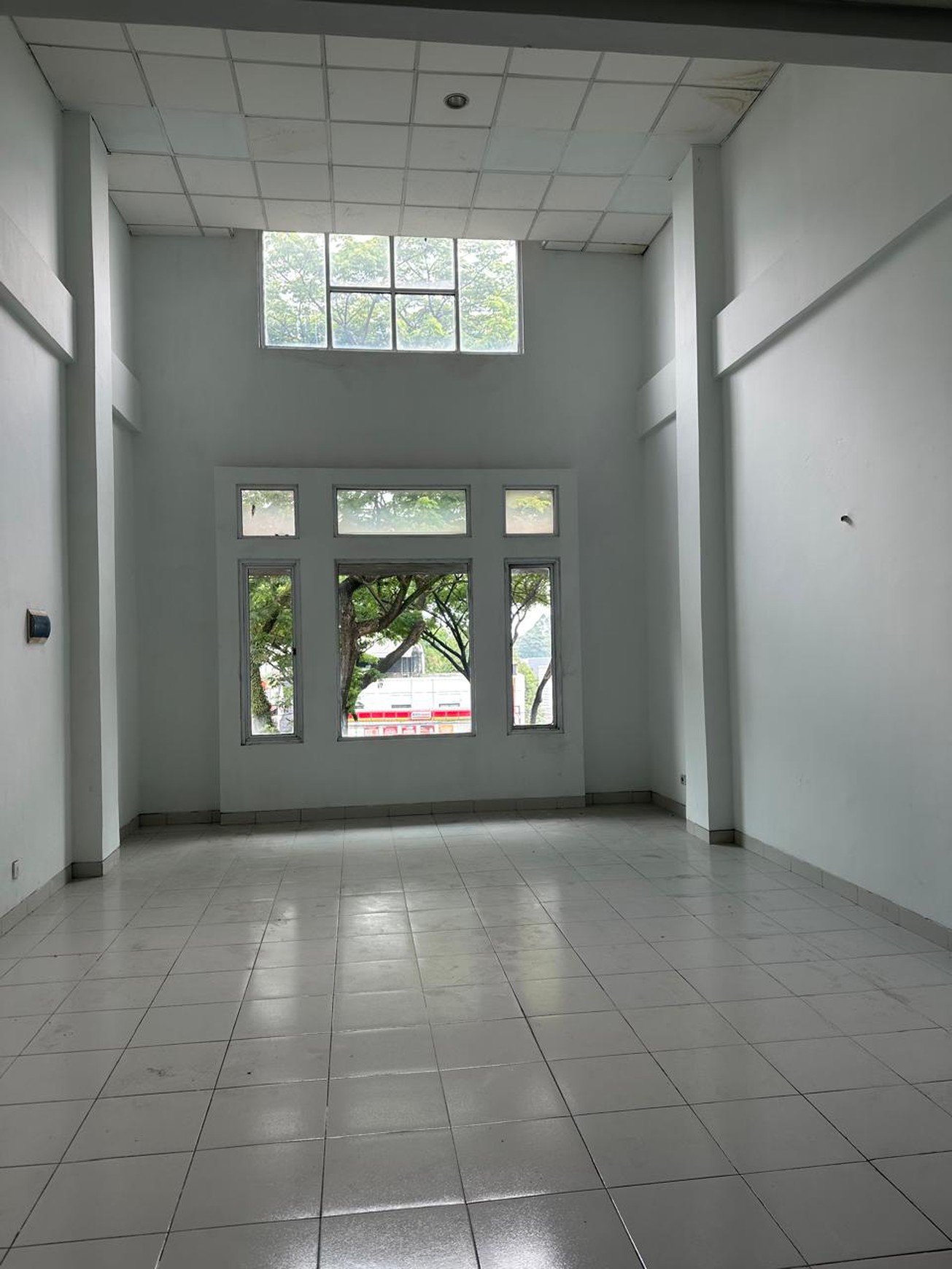 Ruko 3 Lantai Unfurnished Tol Boulevard Jl Pahlawan Seribu, Rawa Buntu, Serpong