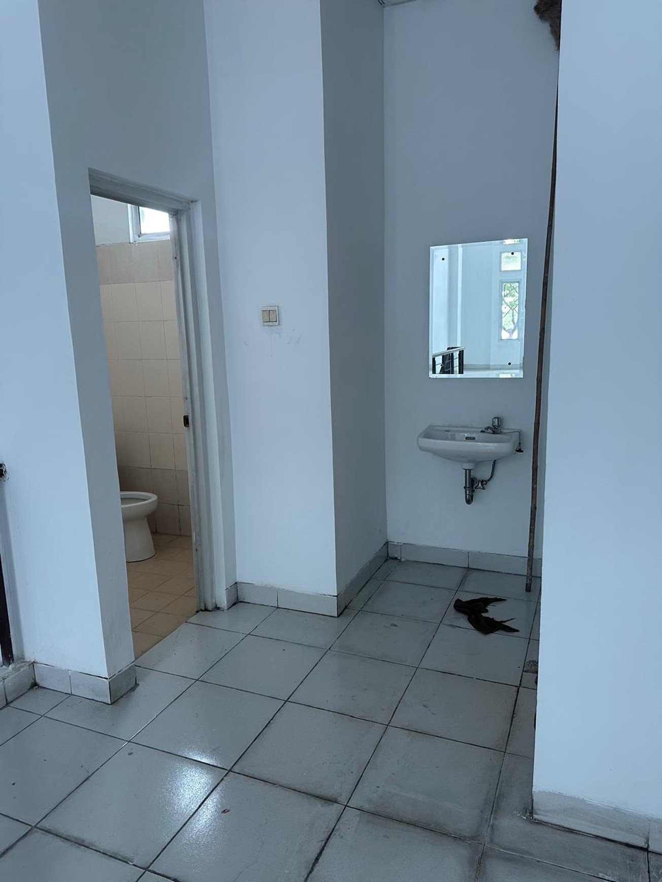 Ruko 3 Lantai Unfurnished Tol Boulevard Jl Pahlawan Seribu, Rawa Buntu, Serpong