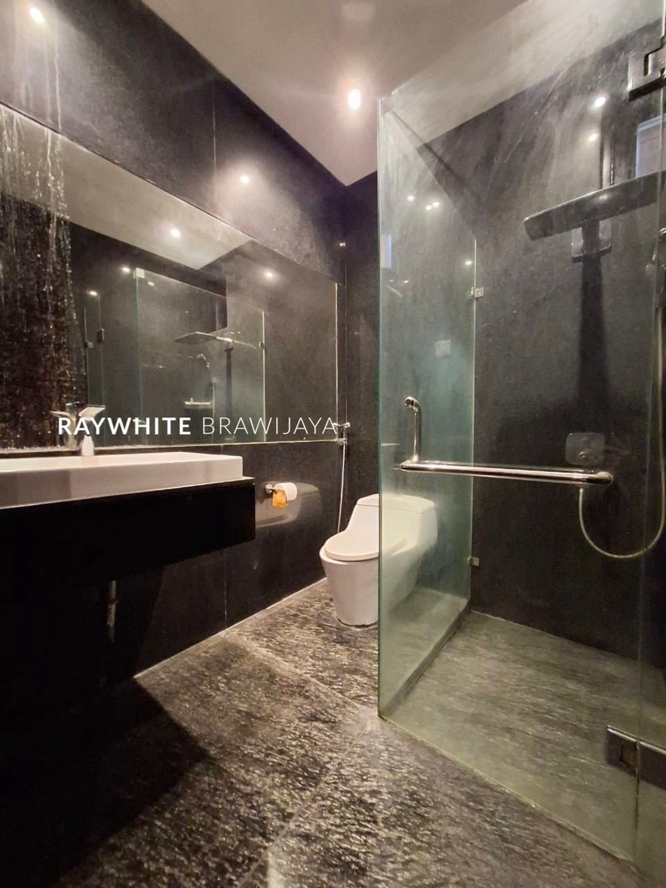 Rumah Modern Minimalis Area Pondok Indah