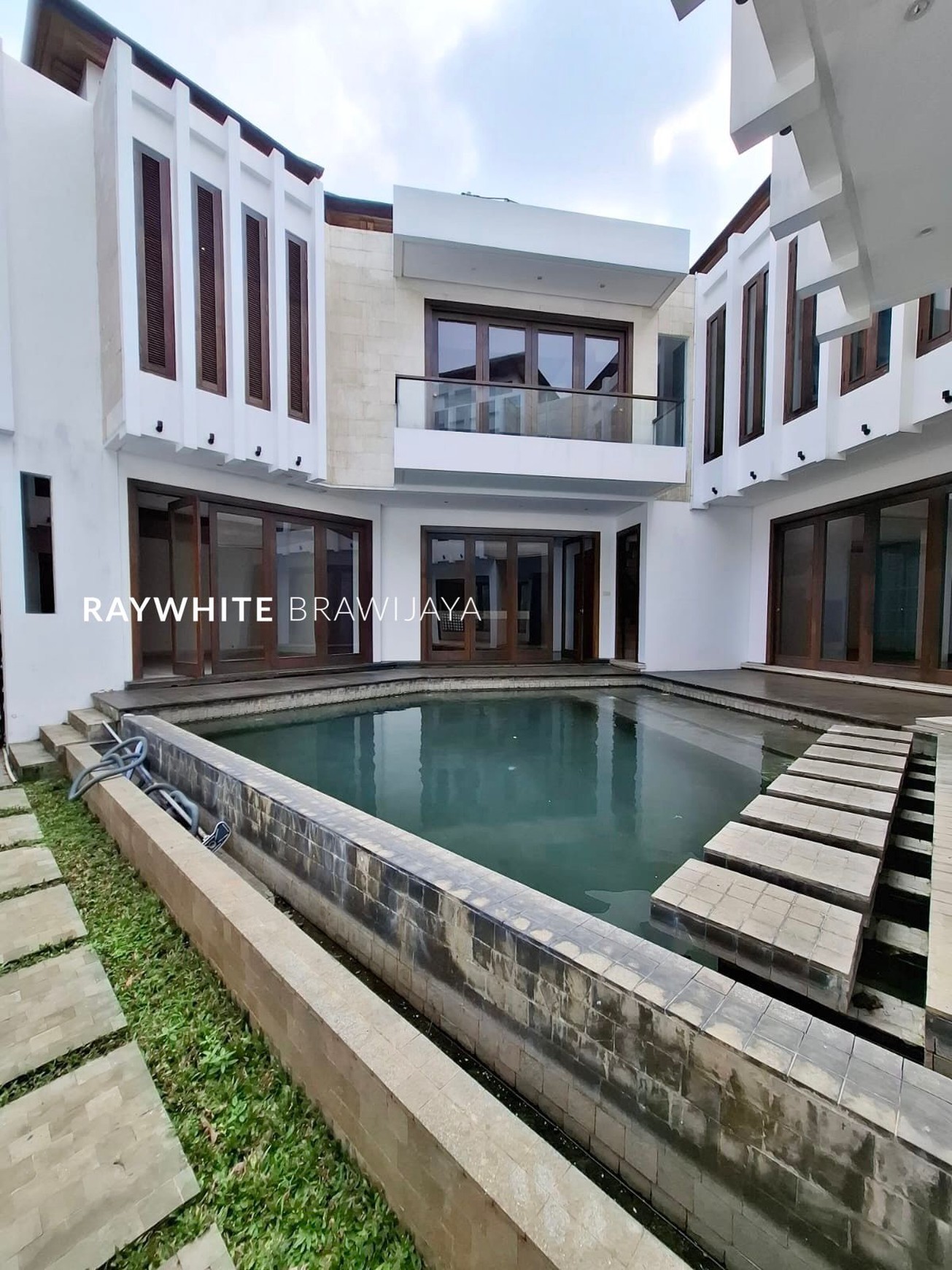 Rumah Modern Minimalis Area Pondok Indah