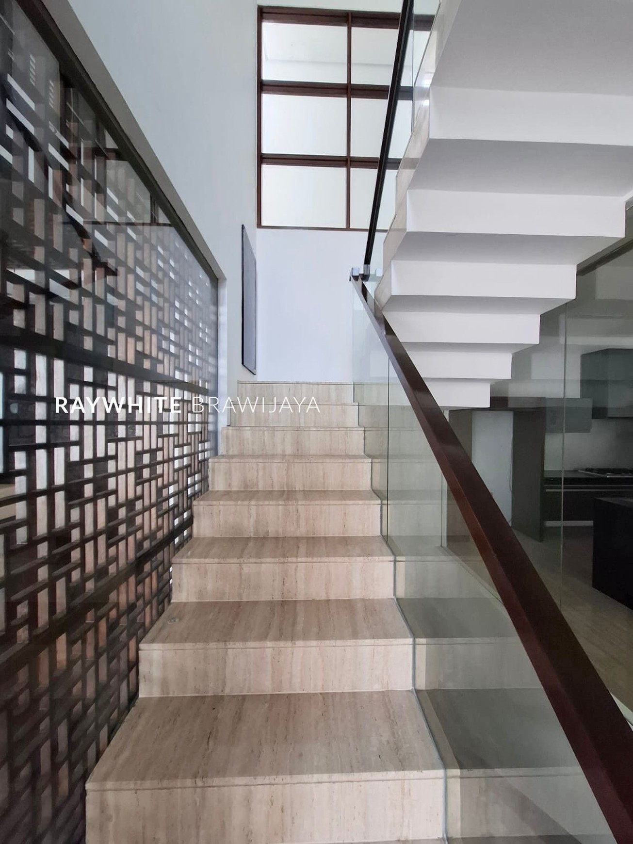 Rumah Modern Minimalis Area Pondok Indah