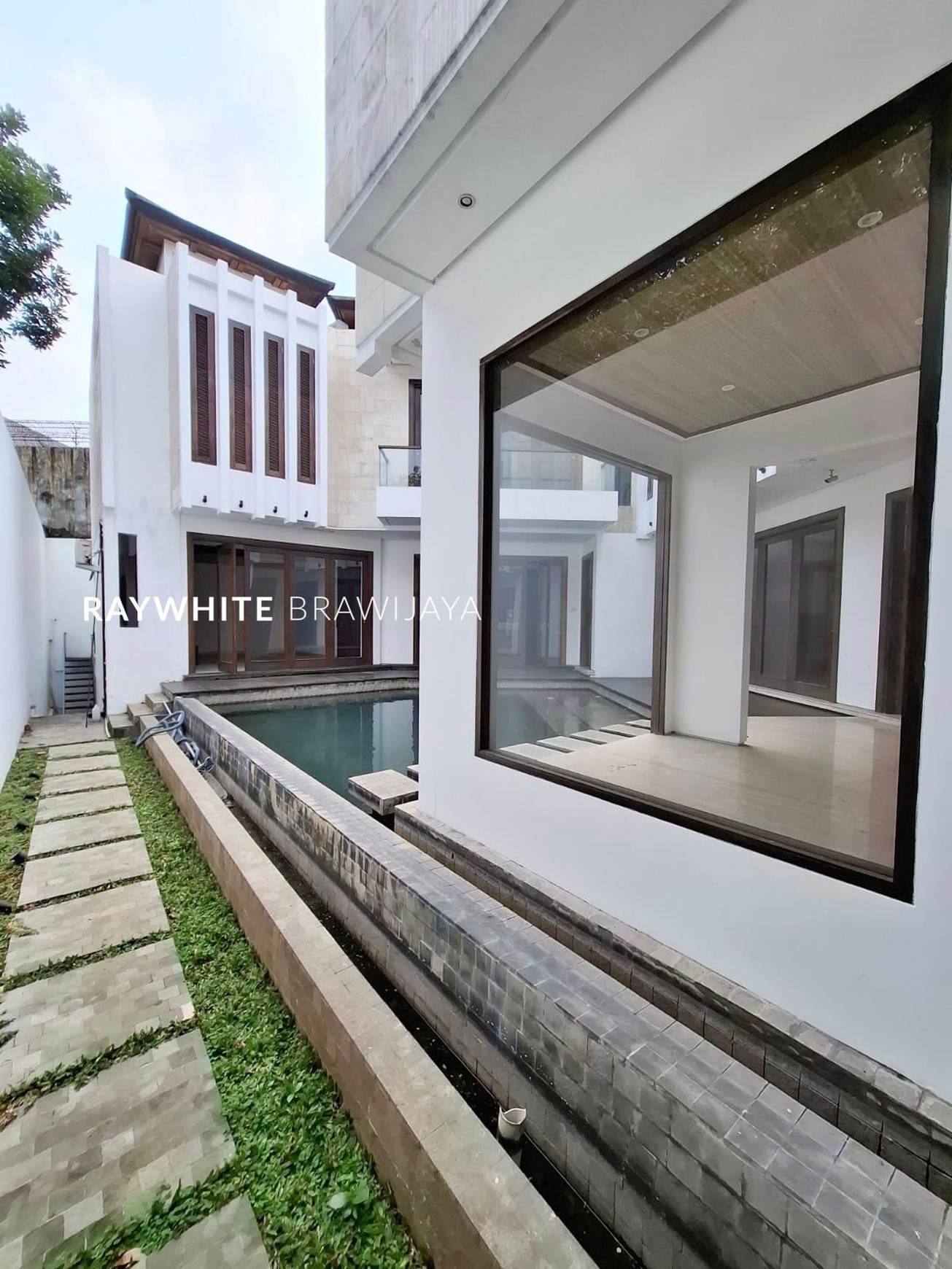 Rumah Modern Minimalis Area Pondok Indah