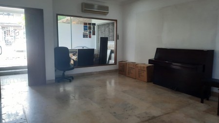 Ruang Usaha Di Area Ramai Dan Strategis Di Kebayoran Baru, Jakarta Selatan