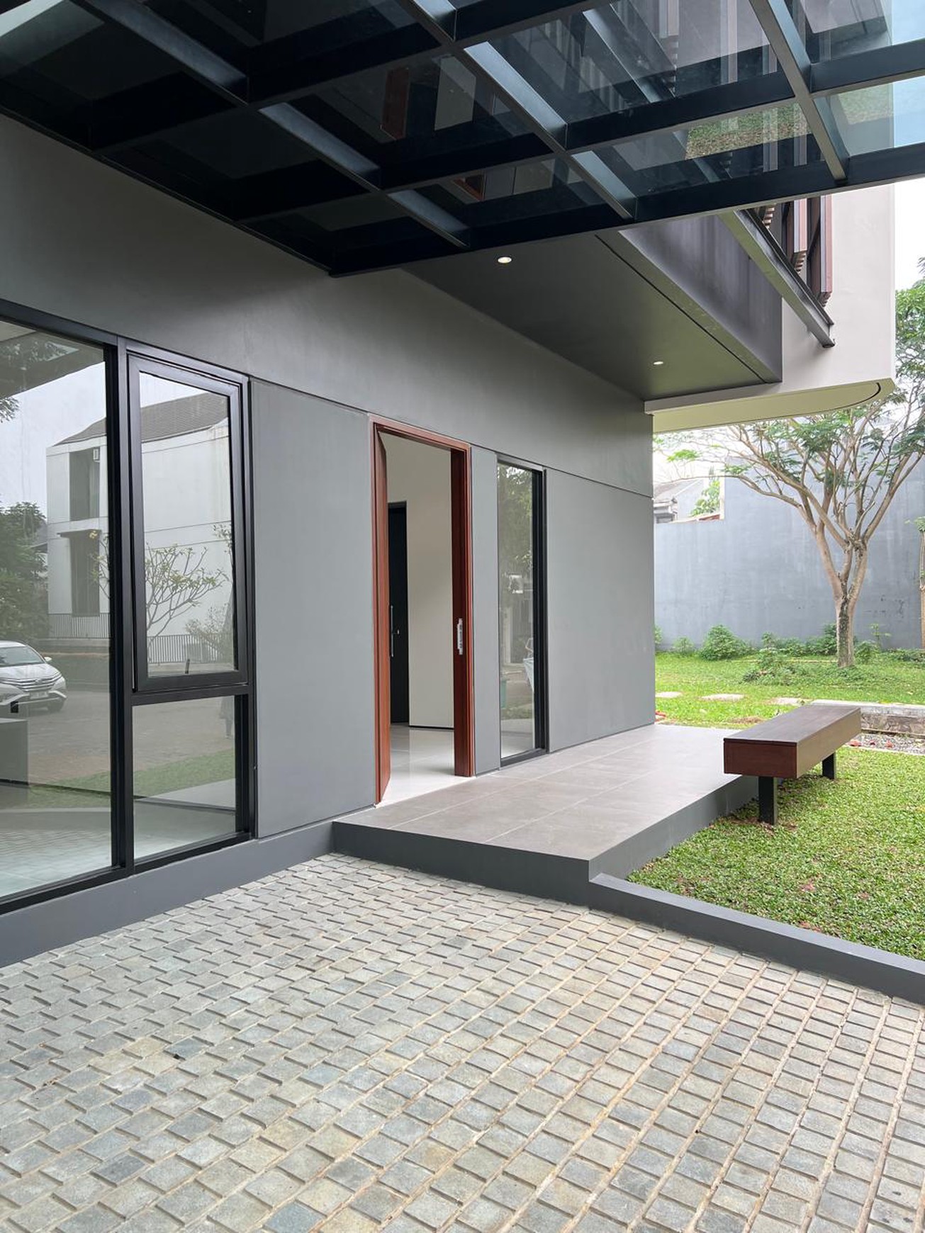 Rumah Futuristic di tengah BSD city Prestigia, Eminent