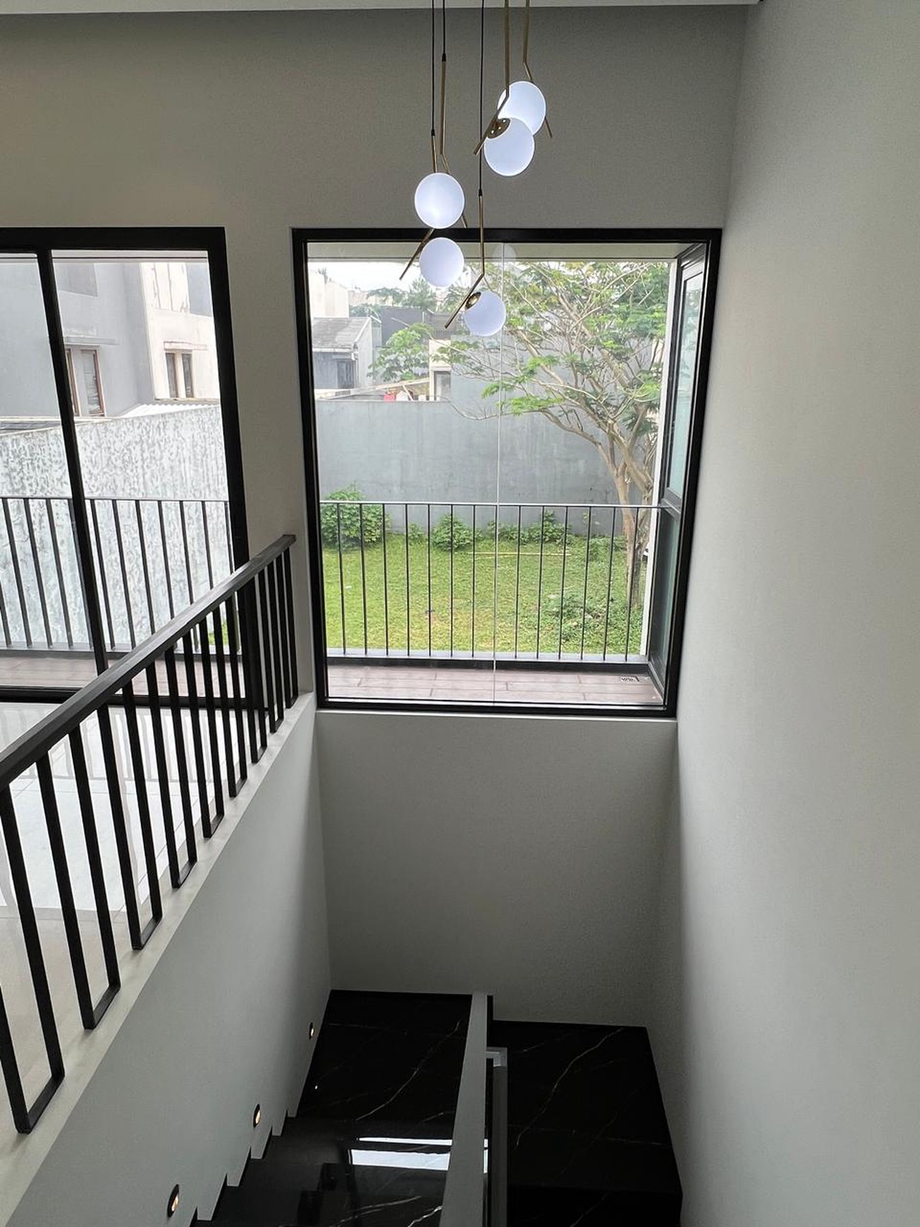 Rumah Futuristic di tengah BSD city Prestigia, Eminent