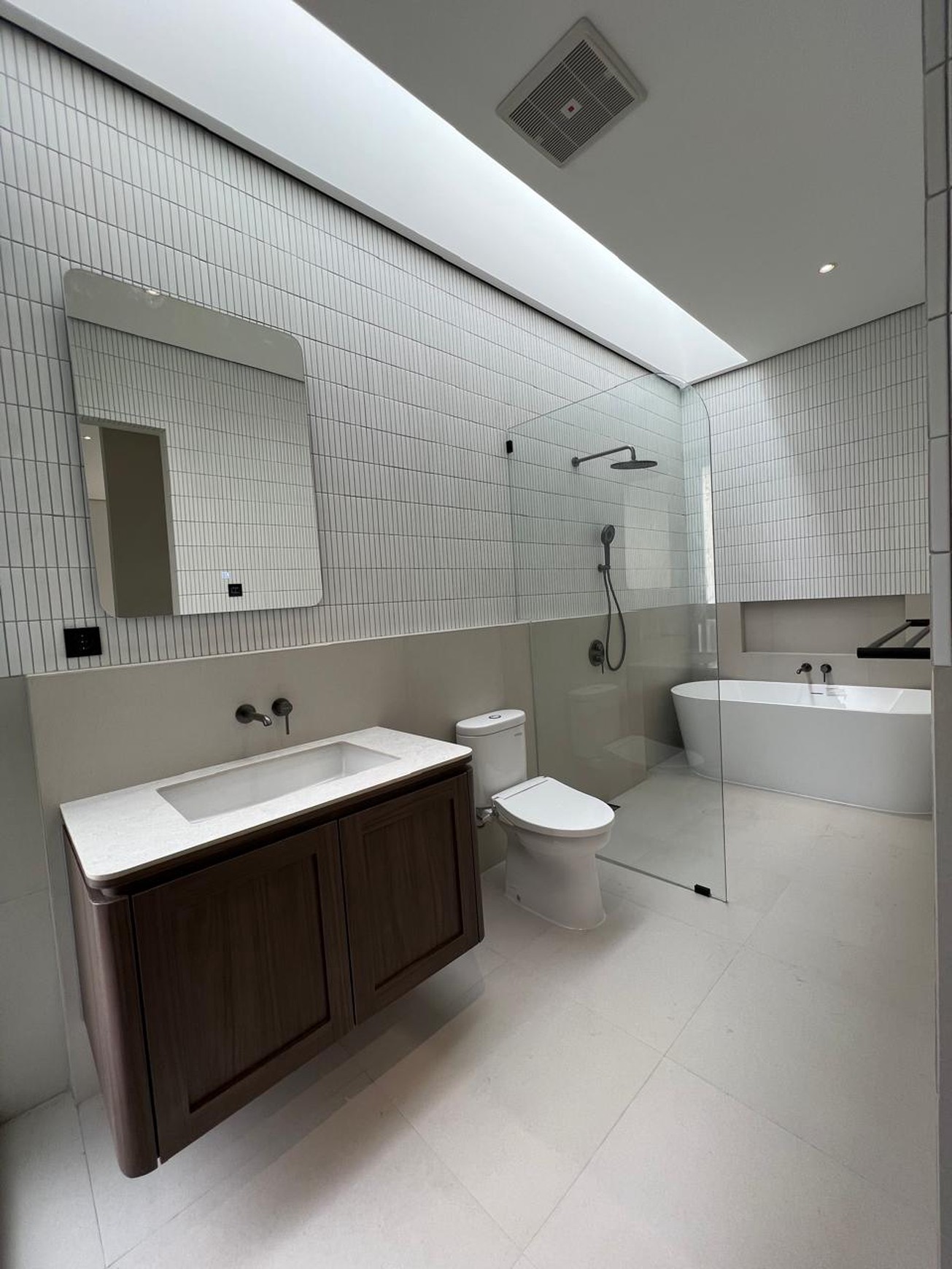 Rumah Futuristic di tengah BSD city Prestigia, Eminent