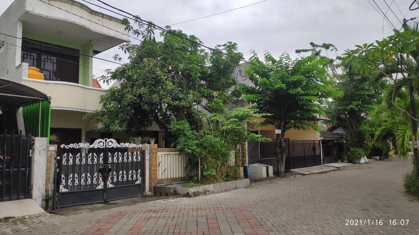 Rumah Dijual Surabaya Timur SHM Luas 180 m² Strategis