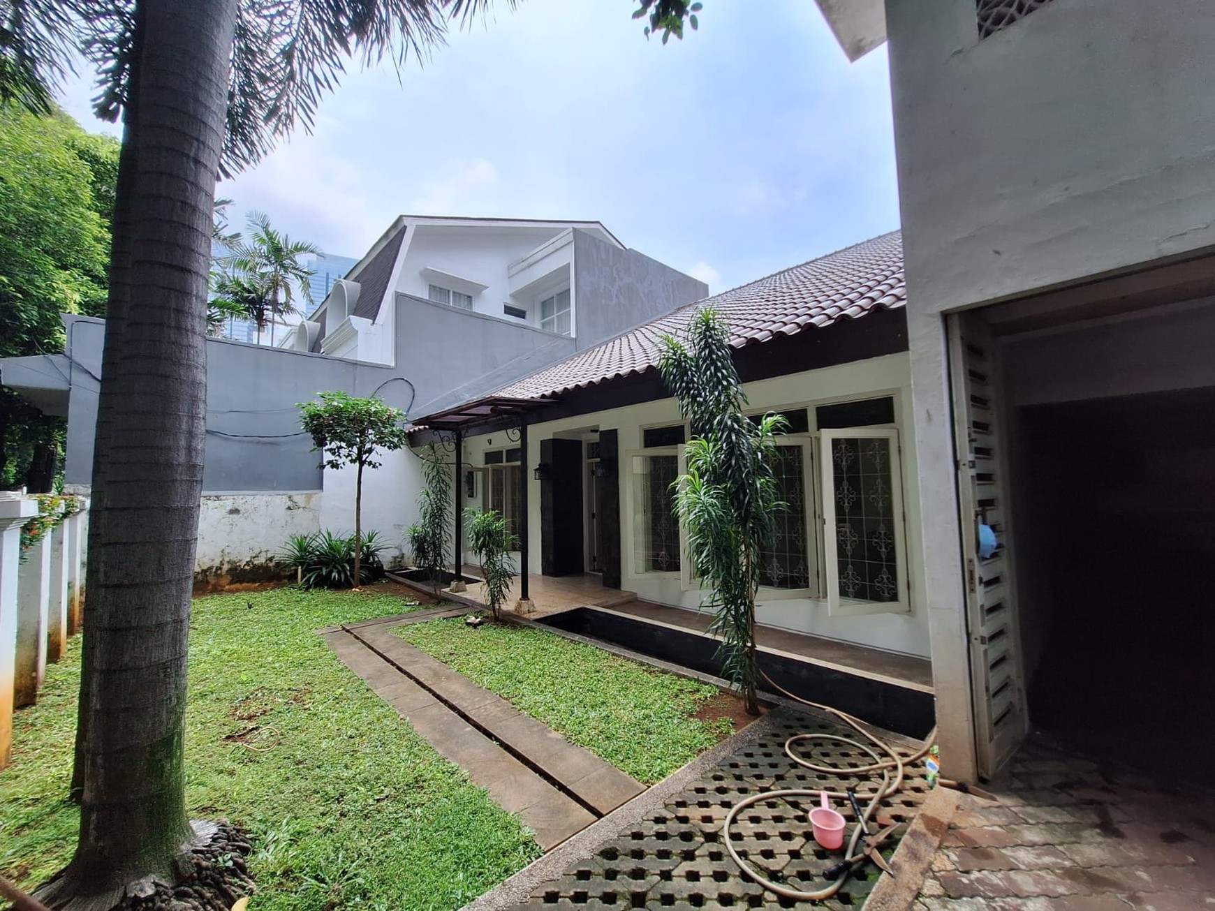 RUMAH DISEWA JALANTULODONG BAWAH KEBAYORAN BARU