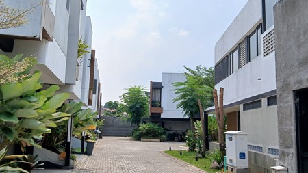 Dijual Rumah di Favouri House Serpong 