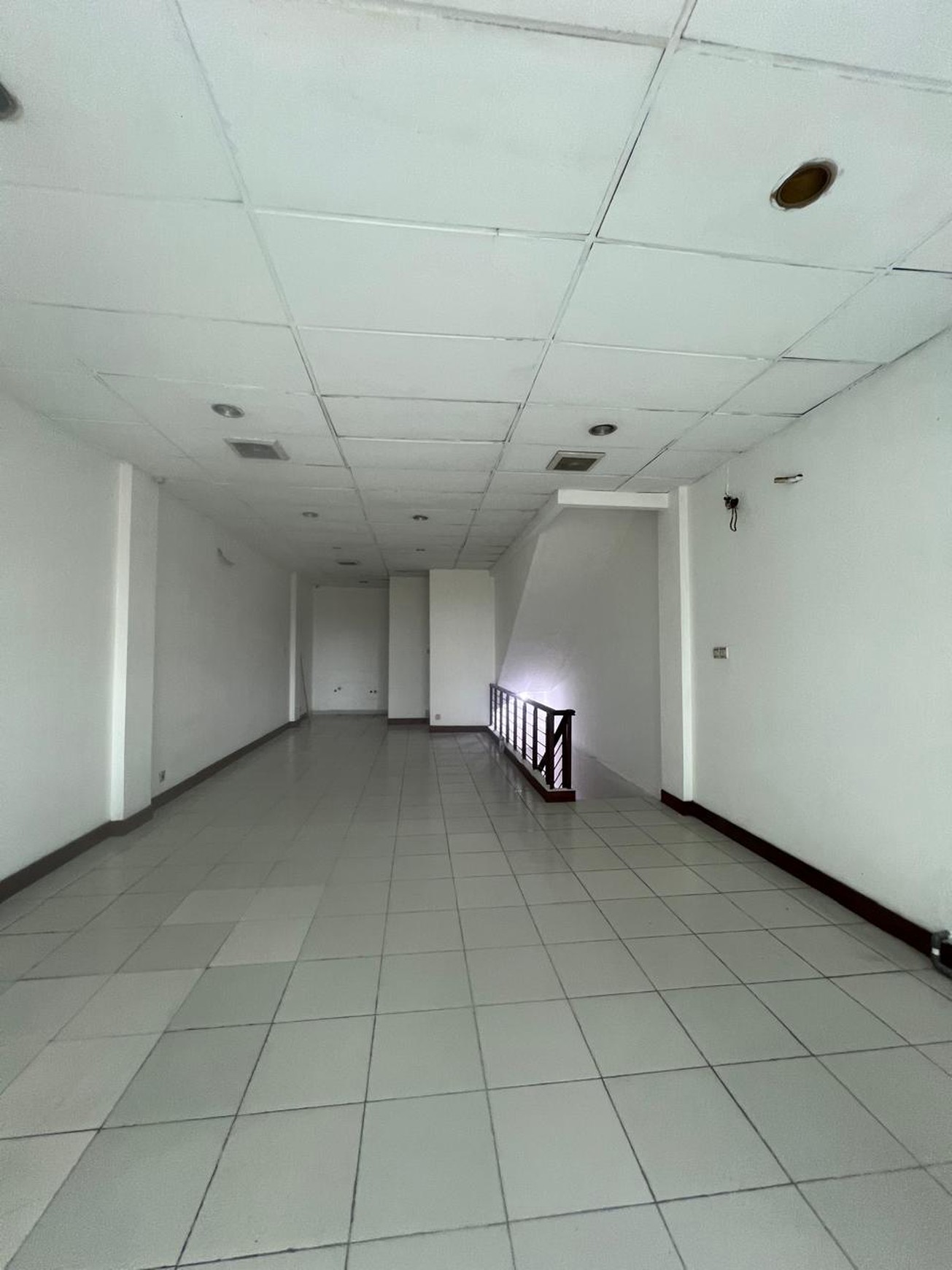 Turun harga Ruko 3 Lantai Hadap Jalan  JL. Pahlawah Seribu BSD city