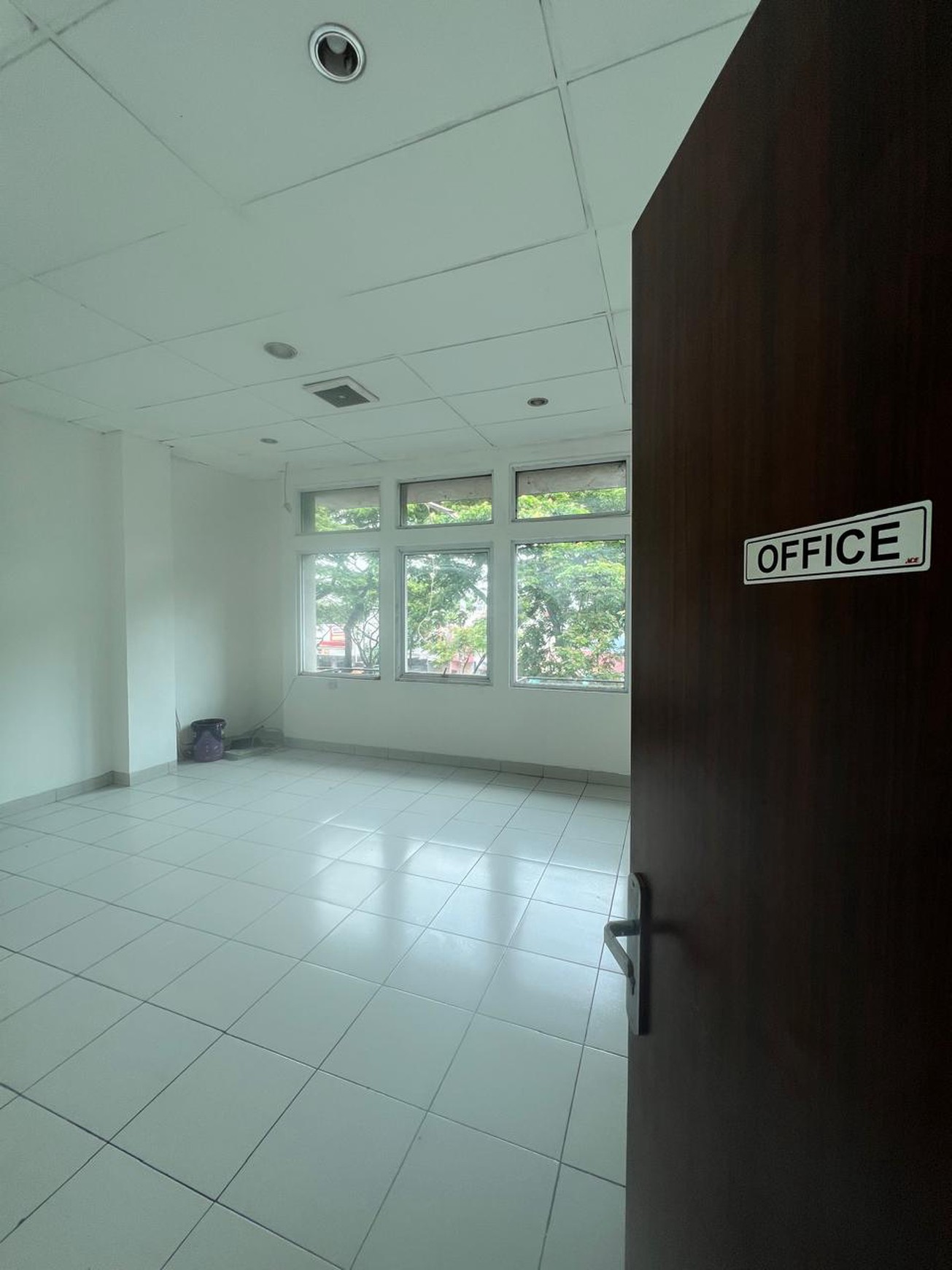 Turun harga Ruko 3 Lantai Hadap Jalan  JL. Pahlawah Seribu BSD city