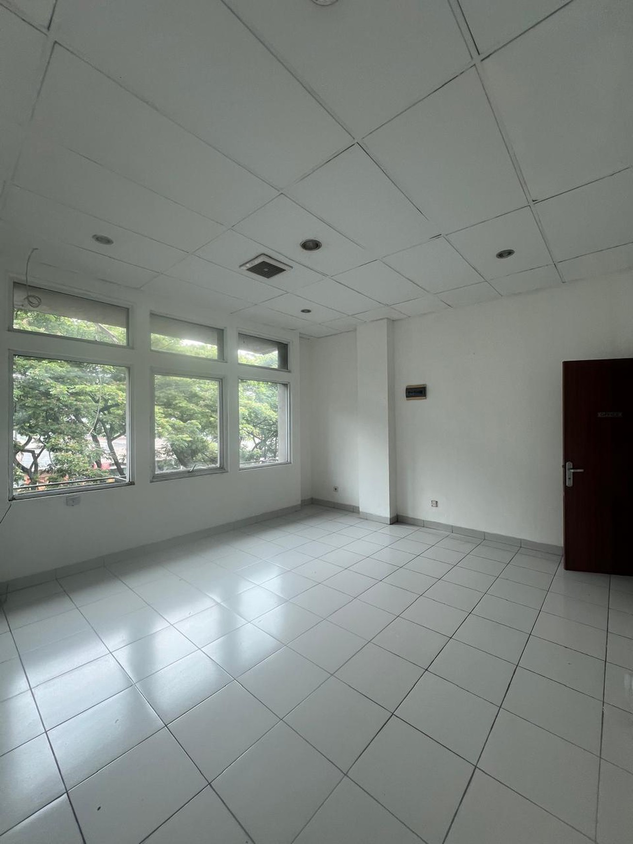 Turun harga Ruko 3 Lantai Hadap Jalan  JL. Pahlawah Seribu BSD city