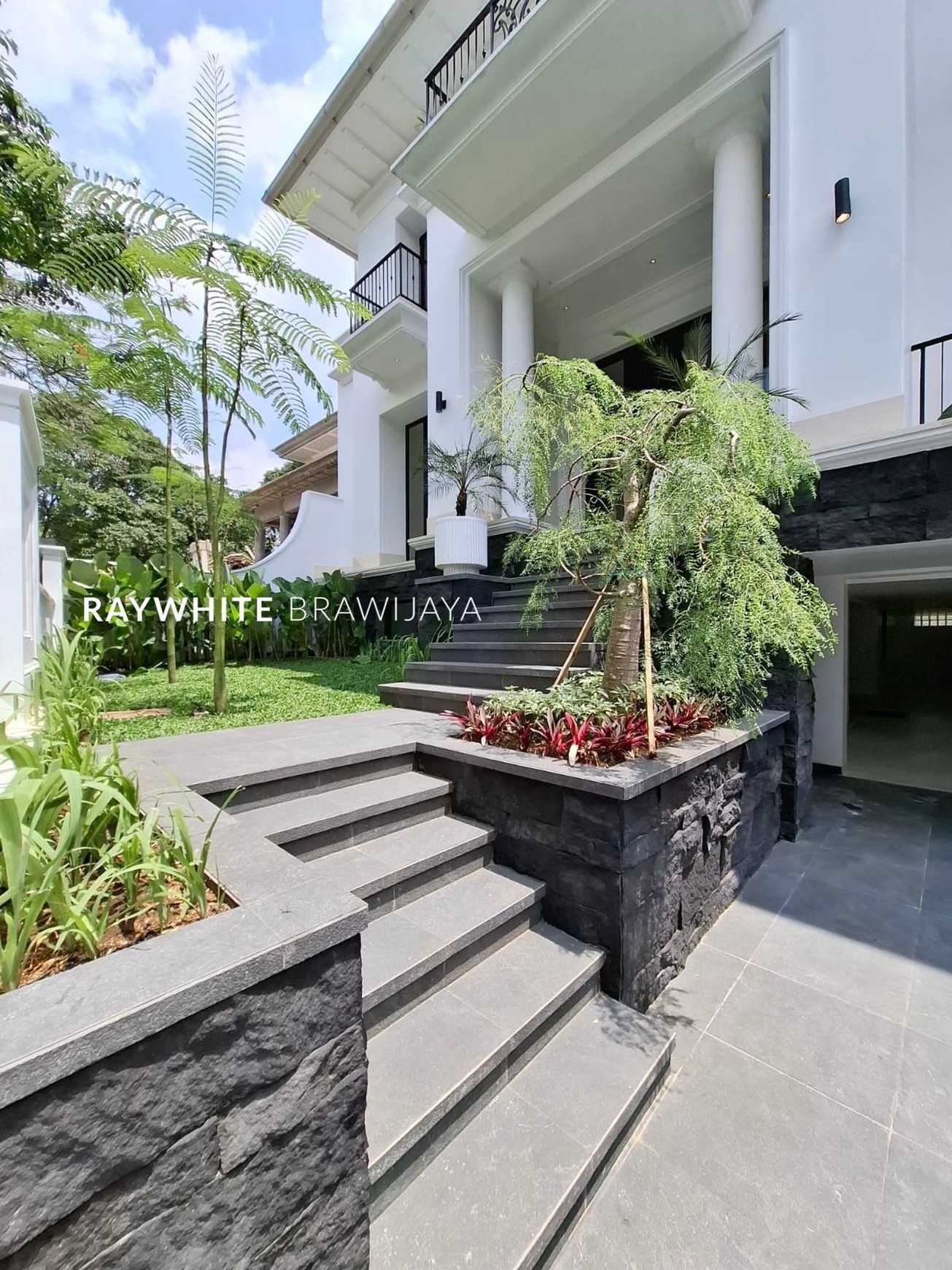 Rumah Baru Modern Siap Huni Area Kemang Dalam