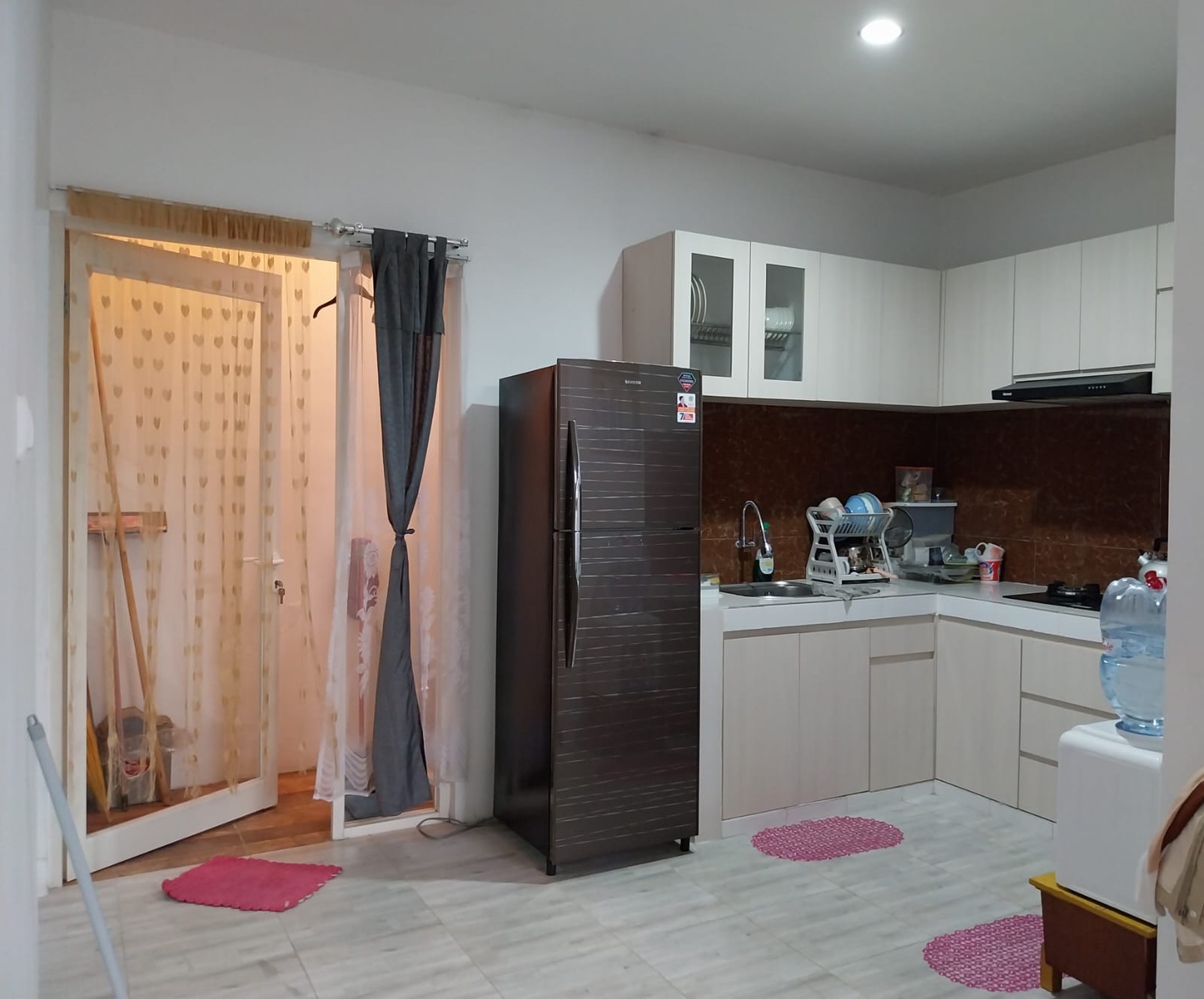 Perumahan Puri Surya Jaya cluster Valencia Dengan 2 Kamar Tidur Dan 1 Kamar Mandi Dan Juga Memiliki 1 Carpot Sertifikat Sudah SHM Dijual Dengan Nego Keras