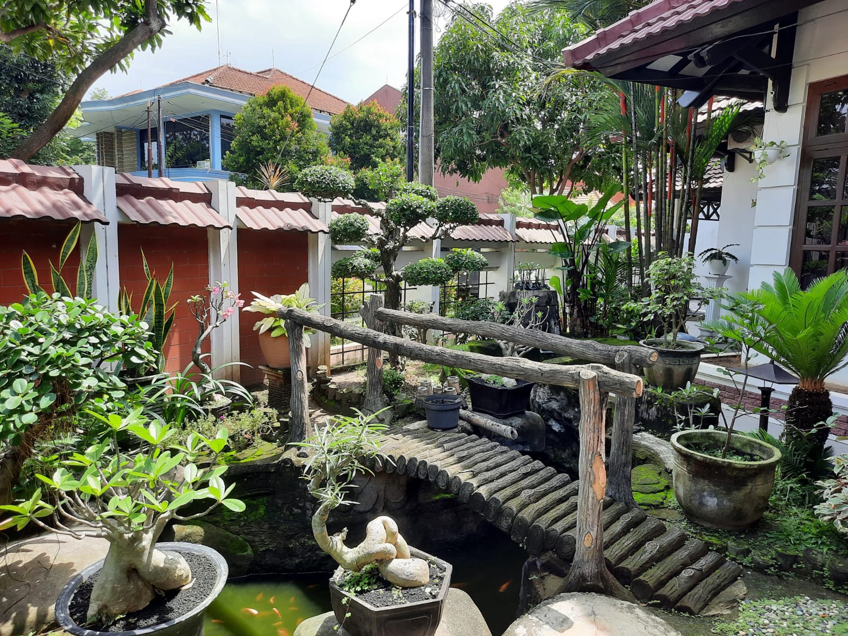 Rumah Siap Huni 2 Lantai SHM Tengah Kota Surabaya Harga Spesial