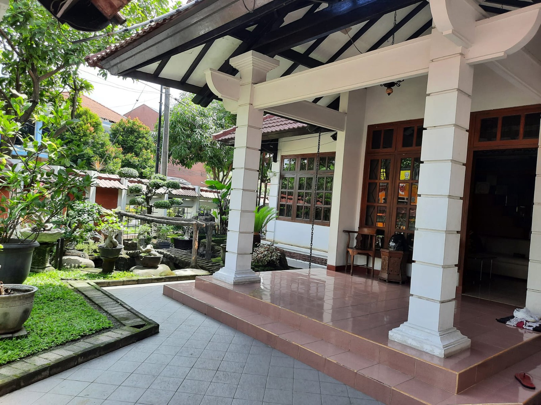 Rumah Siap Huni 2 Lantai SHM Tengah Kota Surabaya Harga Spesial