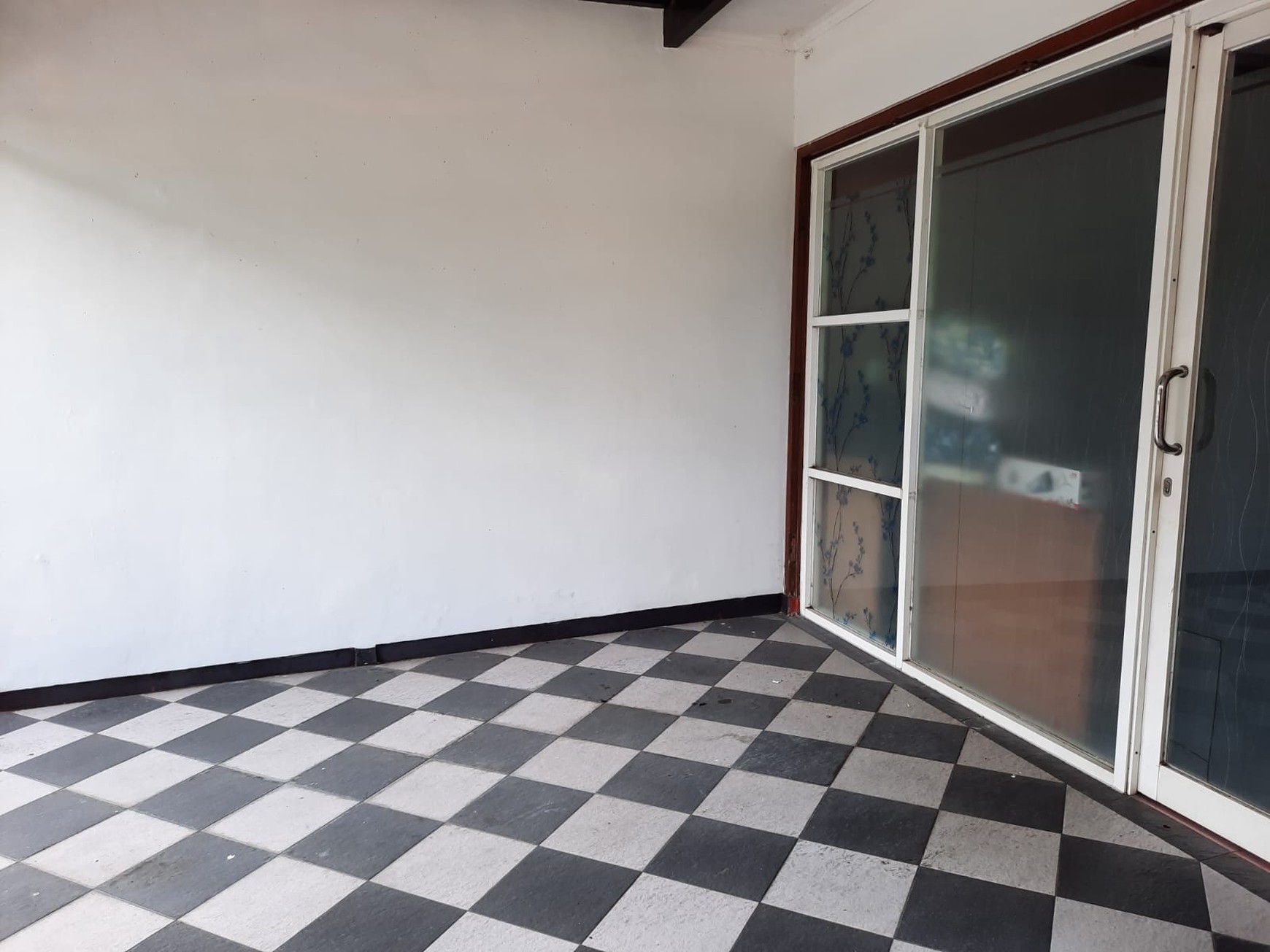 Rumah Siap Huni 2 Lantai SHM Tengah Kota Surabaya Harga Spesial