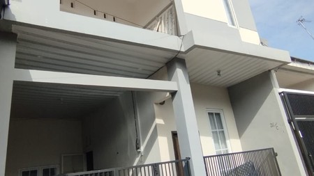 Rumah Siap Huni Terletak Di Jl. Sawunggaling Taman Sidoarjo Terletak Sangat Strategis Dekat Dengan Fasilitas Umum