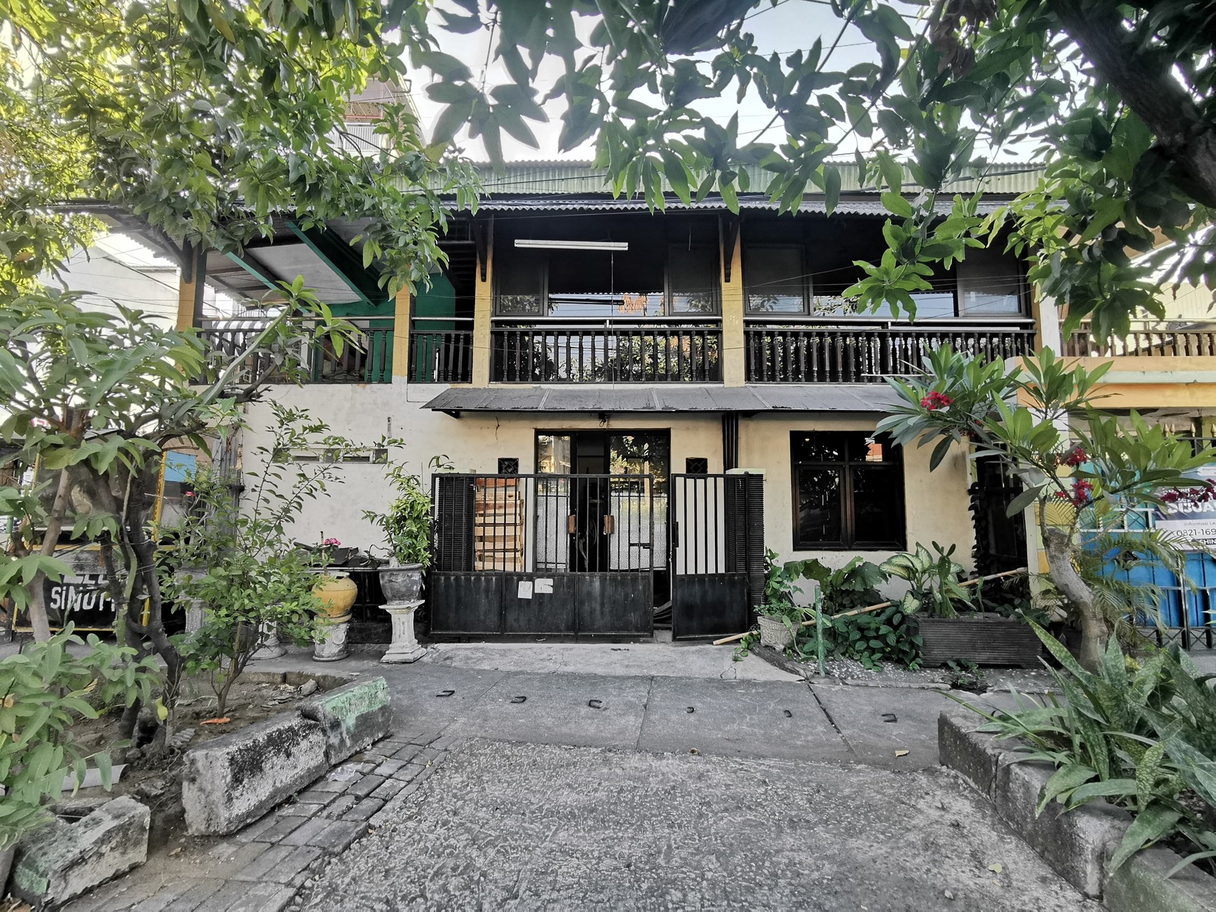 Rumah 2 Lantai Strategis di Jalan Raya MERR, Cocok untuk Hunian, Usaha, Kantor