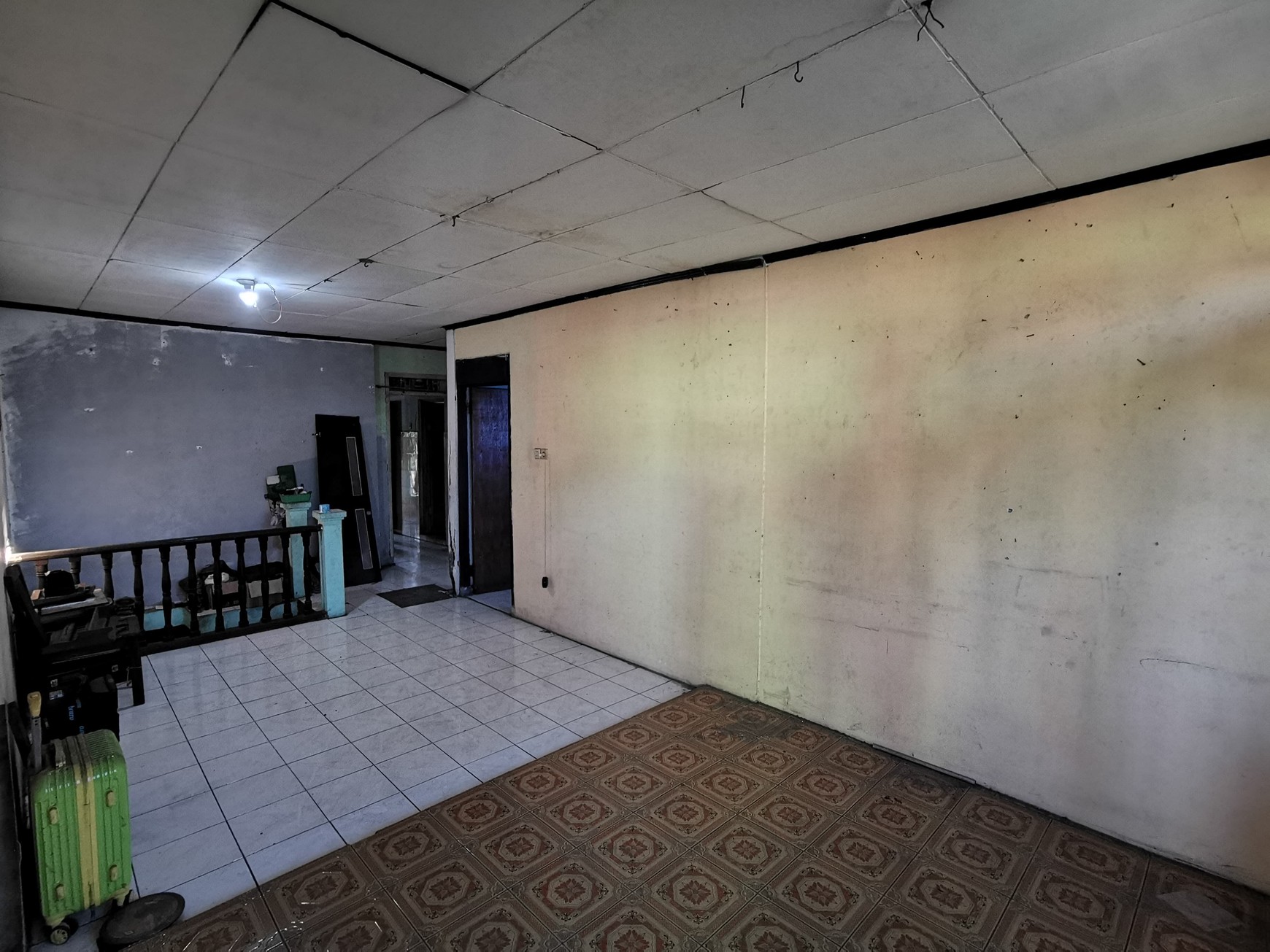 Rumah 2 Lantai Strategis di Jalan Raya MERR, Cocok untuk Hunian, Usaha, Kantor