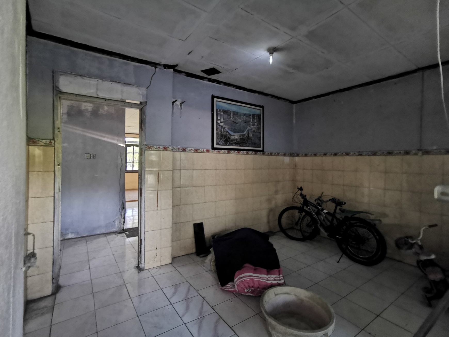 Rumah 2 Lantai Strategis di Jalan Raya MERR, Cocok untuk Hunian, Usaha, Kantor