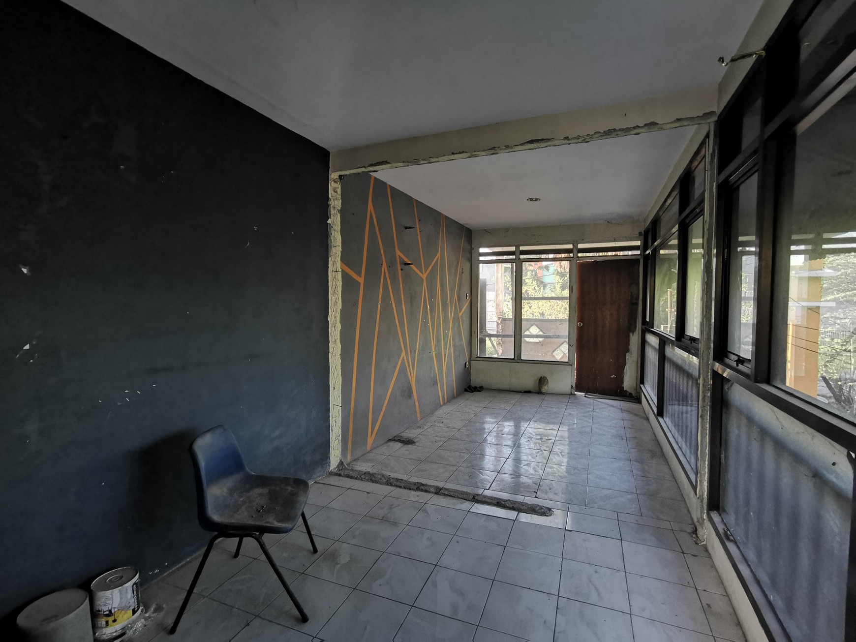 Rumah 2 Lantai Strategis di Jalan Raya MERR, Cocok untuk Hunian, Usaha, Kantor