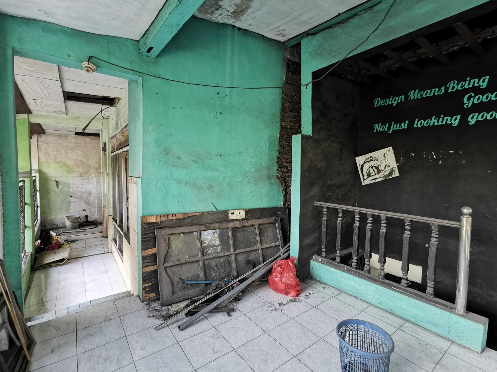 Rumah 2 Lantai Strategis di Jalan Raya MERR, Cocok untuk Hunian, Usaha, Kantor