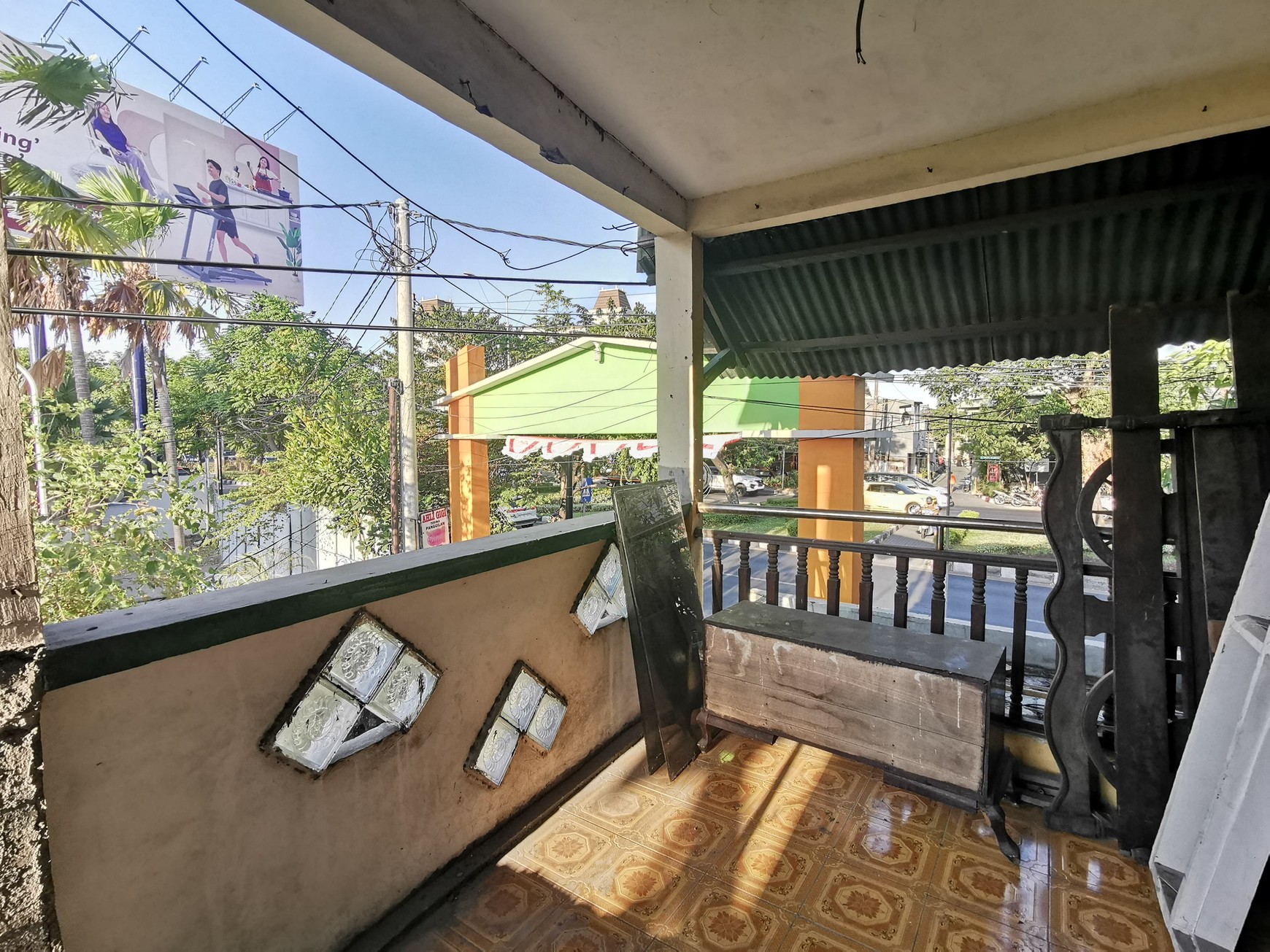 Rumah 2 Lantai Strategis di Jalan Raya MERR, Cocok untuk Hunian, Usaha, Kantor