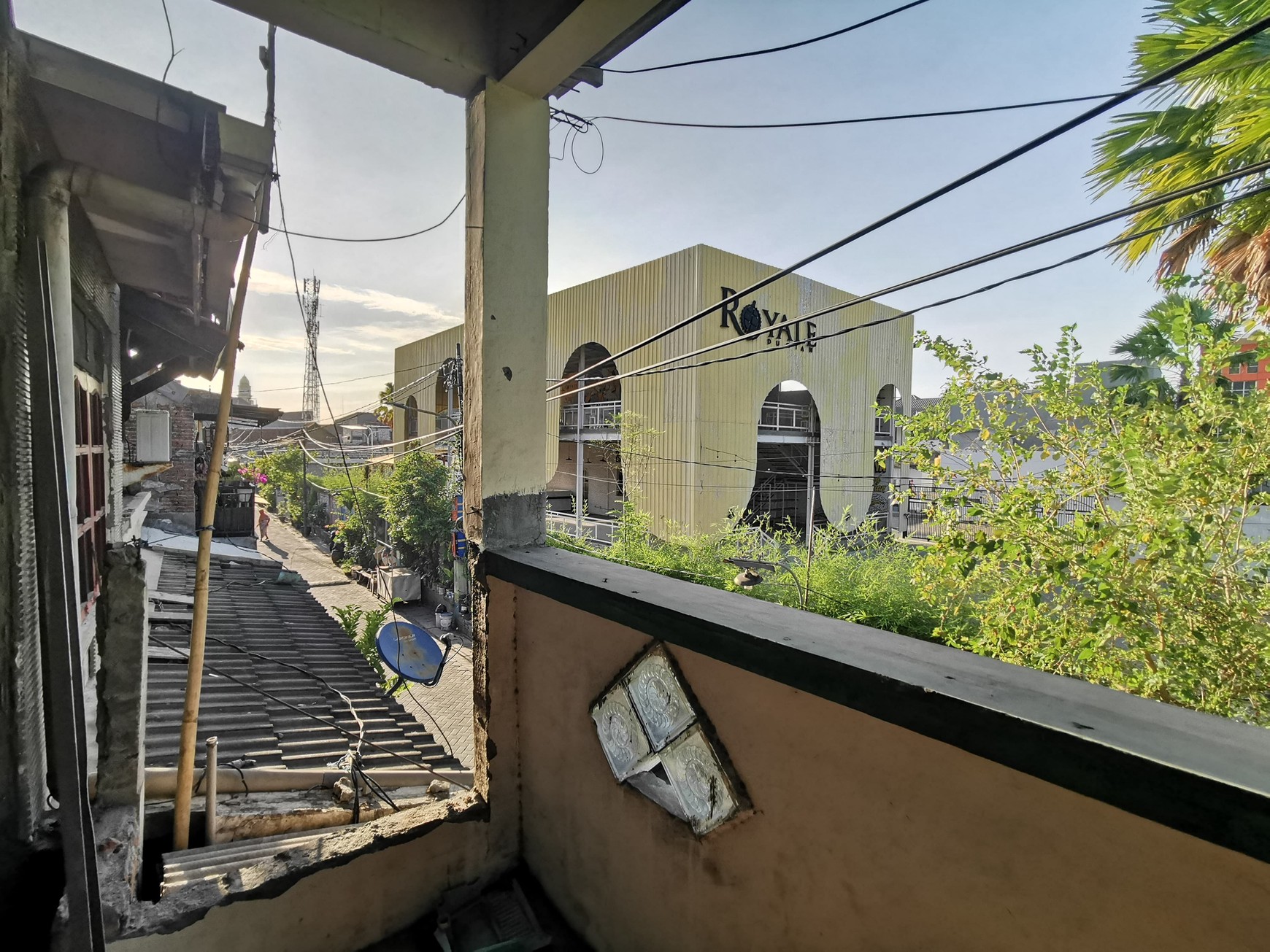 Rumah 2 Lantai Strategis di Jalan Raya MERR, Cocok untuk Hunian, Usaha, Kantor