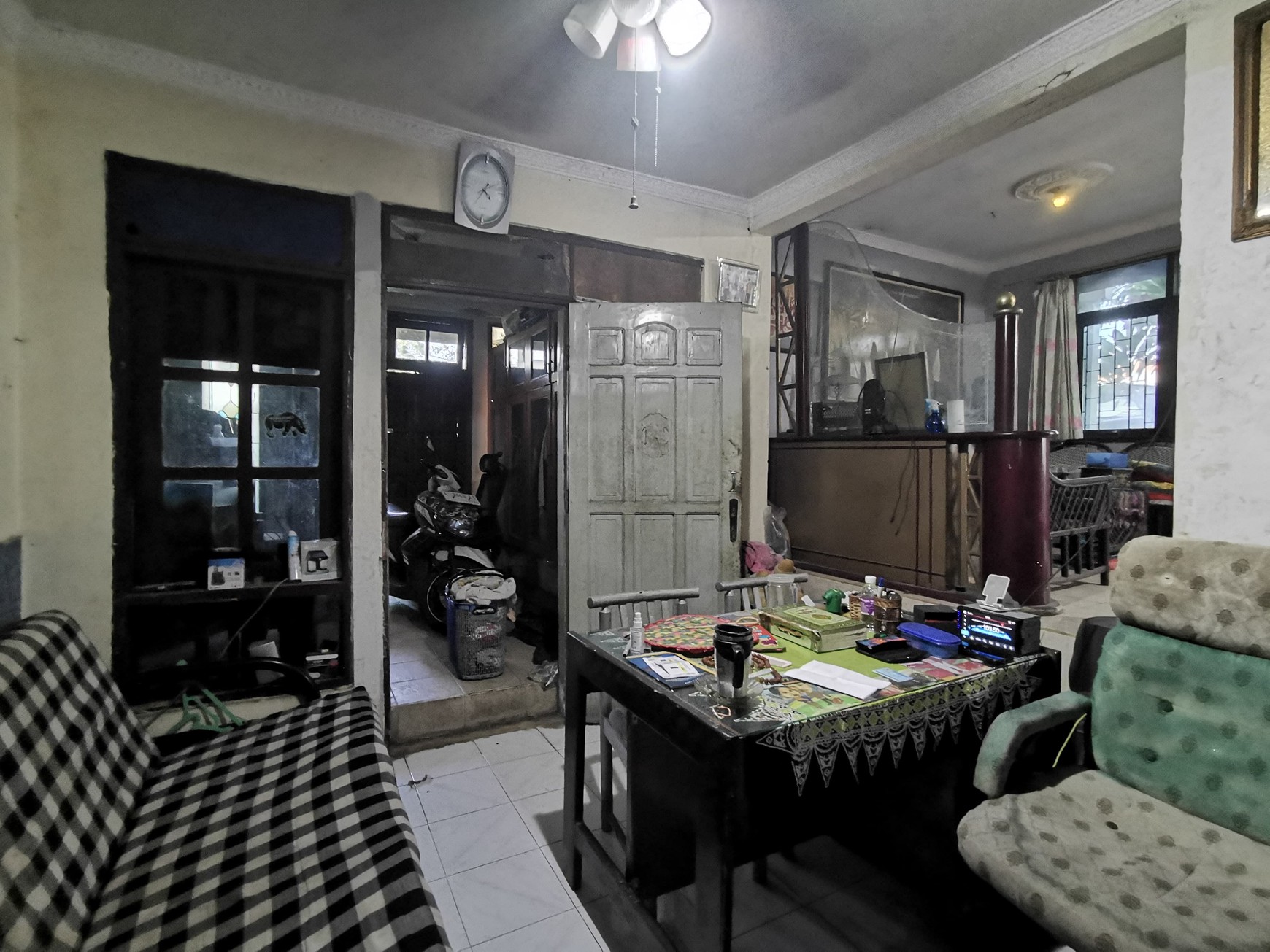 Rumah 2 Lantai Strategis di Jalan Raya MERR, Cocok untuk Hunian, Usaha, Kantor