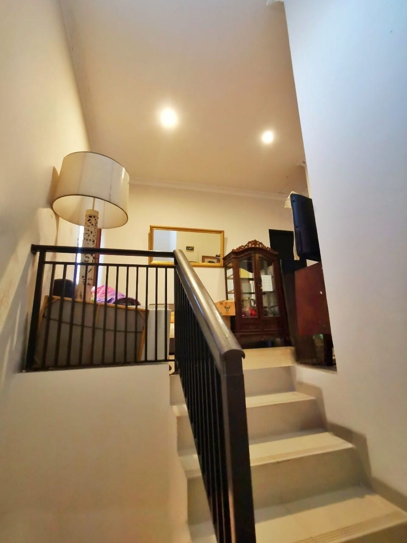 RUMAH 2 LANTAI LOKASI STRATEGIS KEDUNG BARUK, RUNGKUT SURABAYA