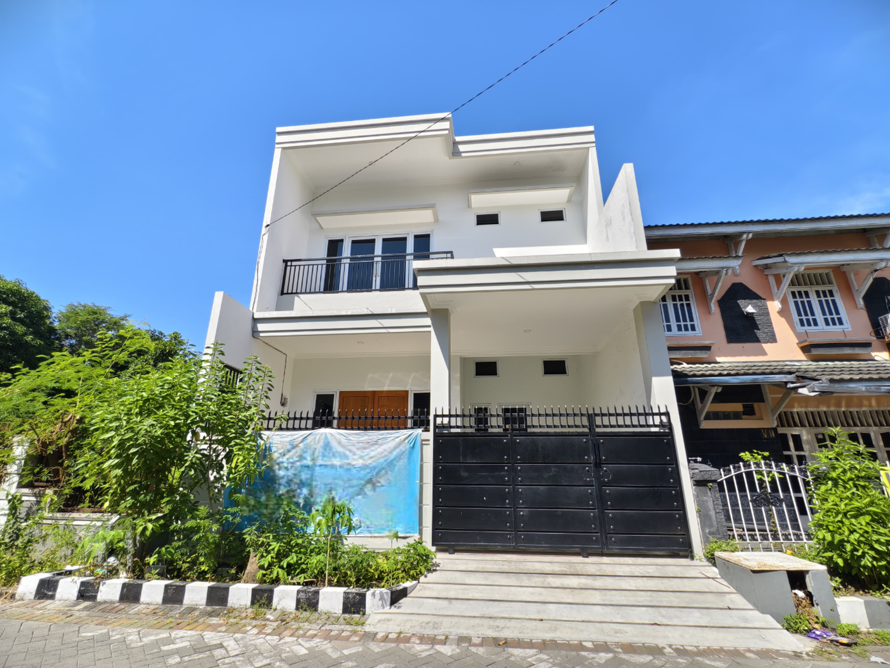 Rumah Modern 2 Lantai Siap Huni Dekat Masjid dan Gereja di Surabaya Timur