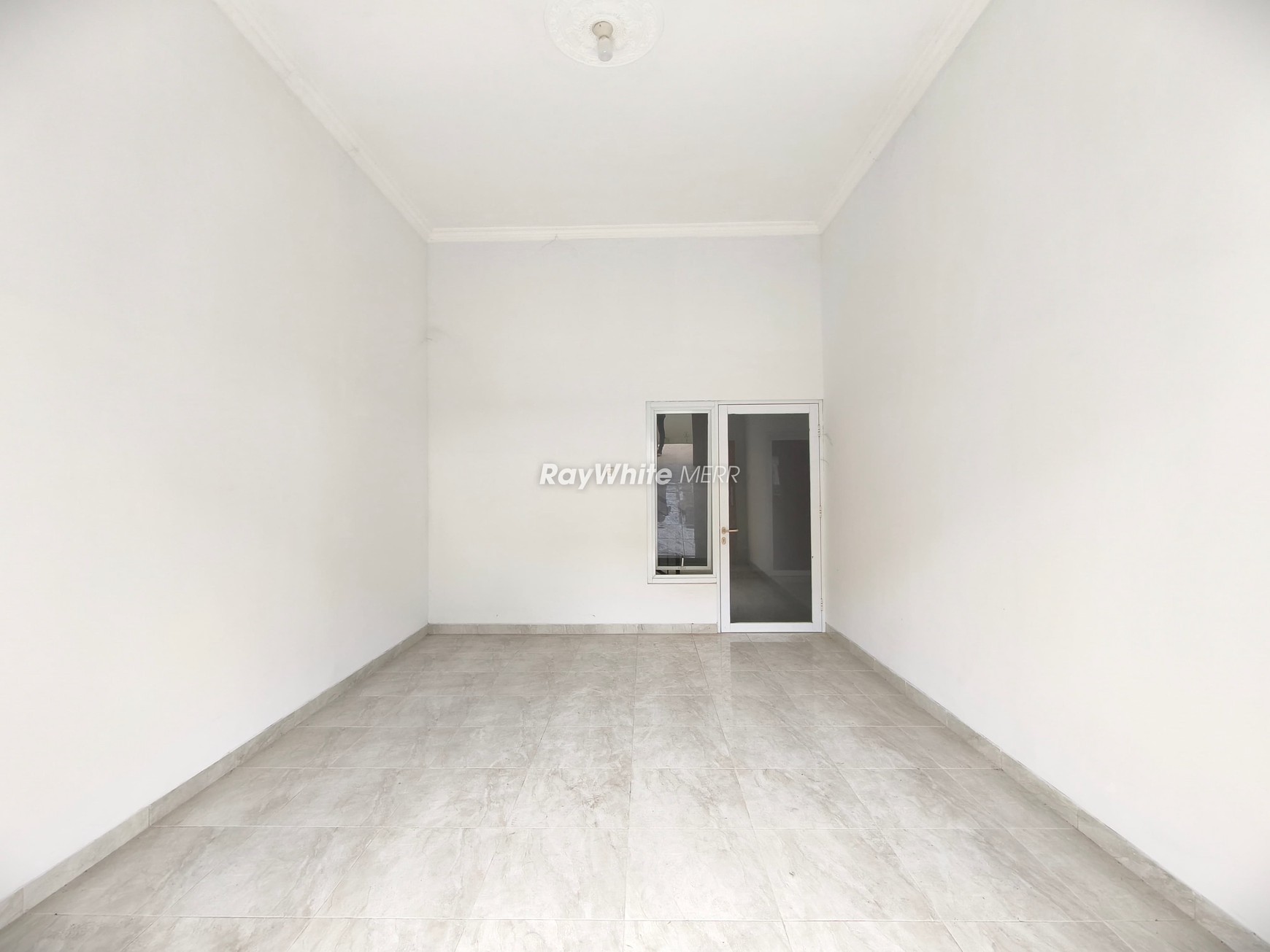 Rumah Modern 2 Lantai Siap Huni Dekat Masjid dan Gereja di Surabaya Timur