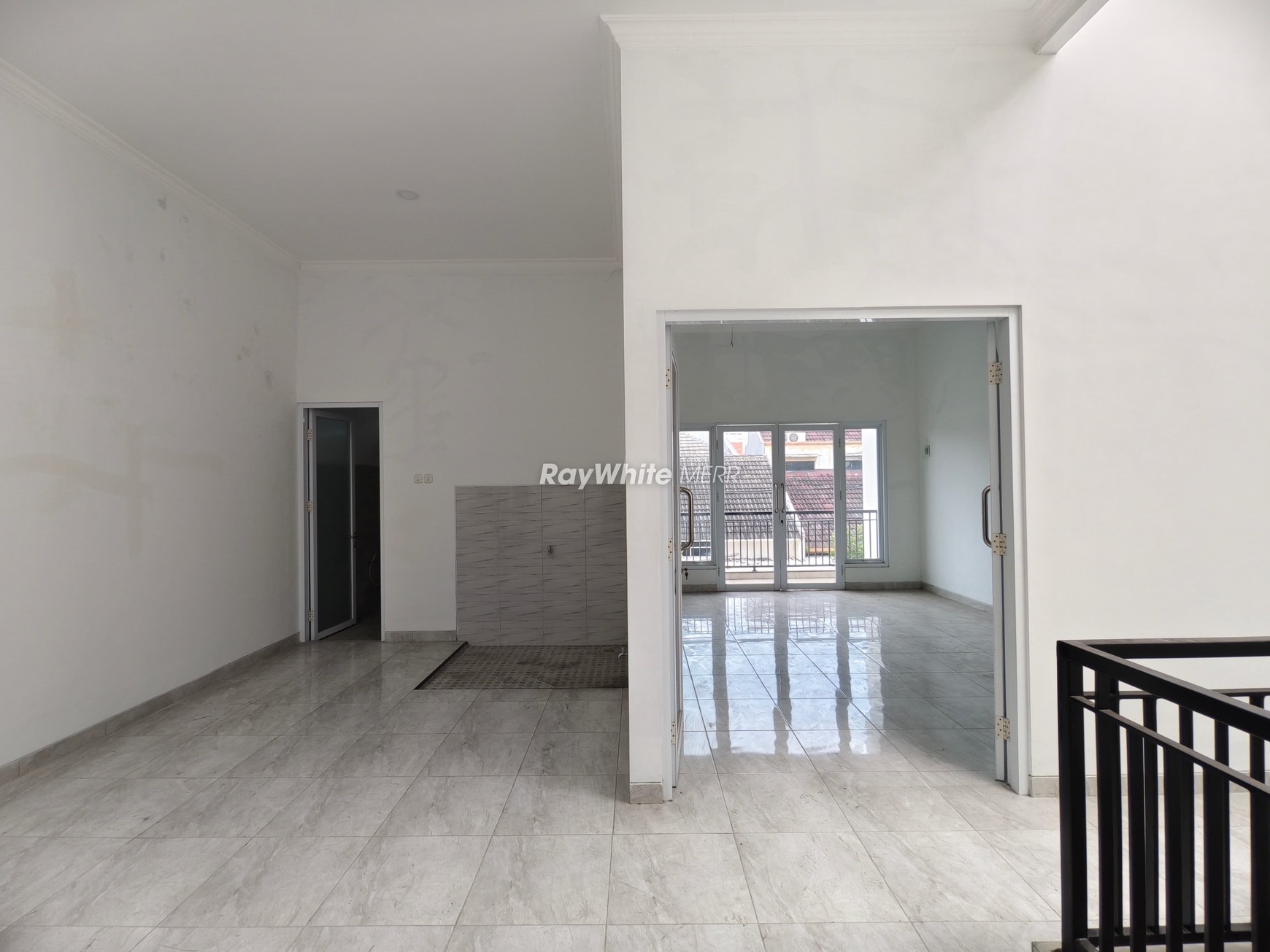 Rumah Modern 2 Lantai Siap Huni Dekat Masjid dan Gereja di Surabaya Timur