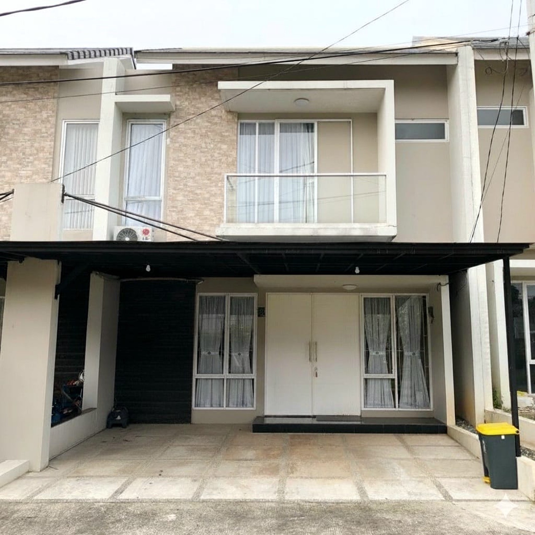 Rumah Cantik Semi Furnished  di Bukit Dago