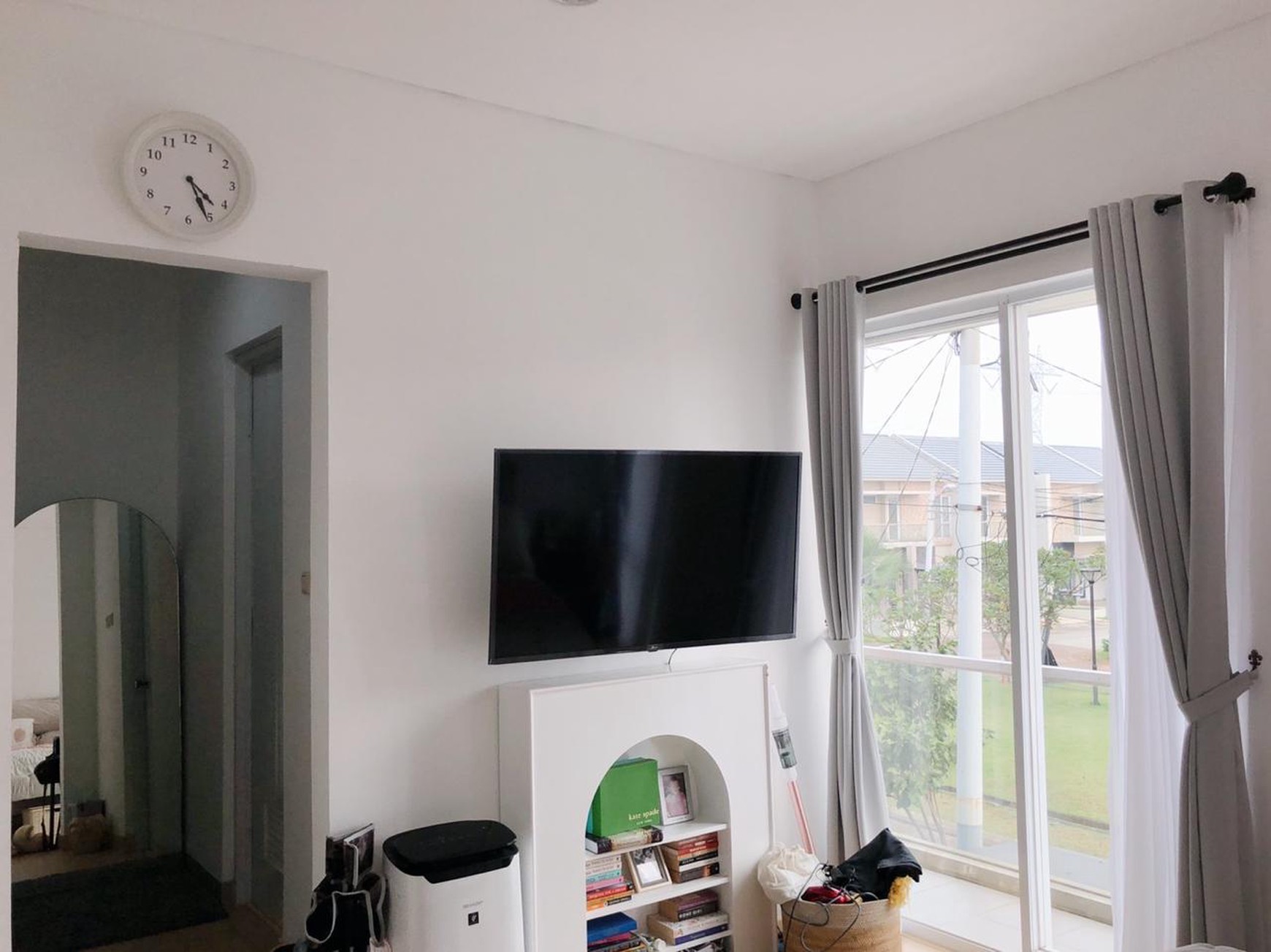 Rumah Cantik Semi Furnished  di Bukit Dago