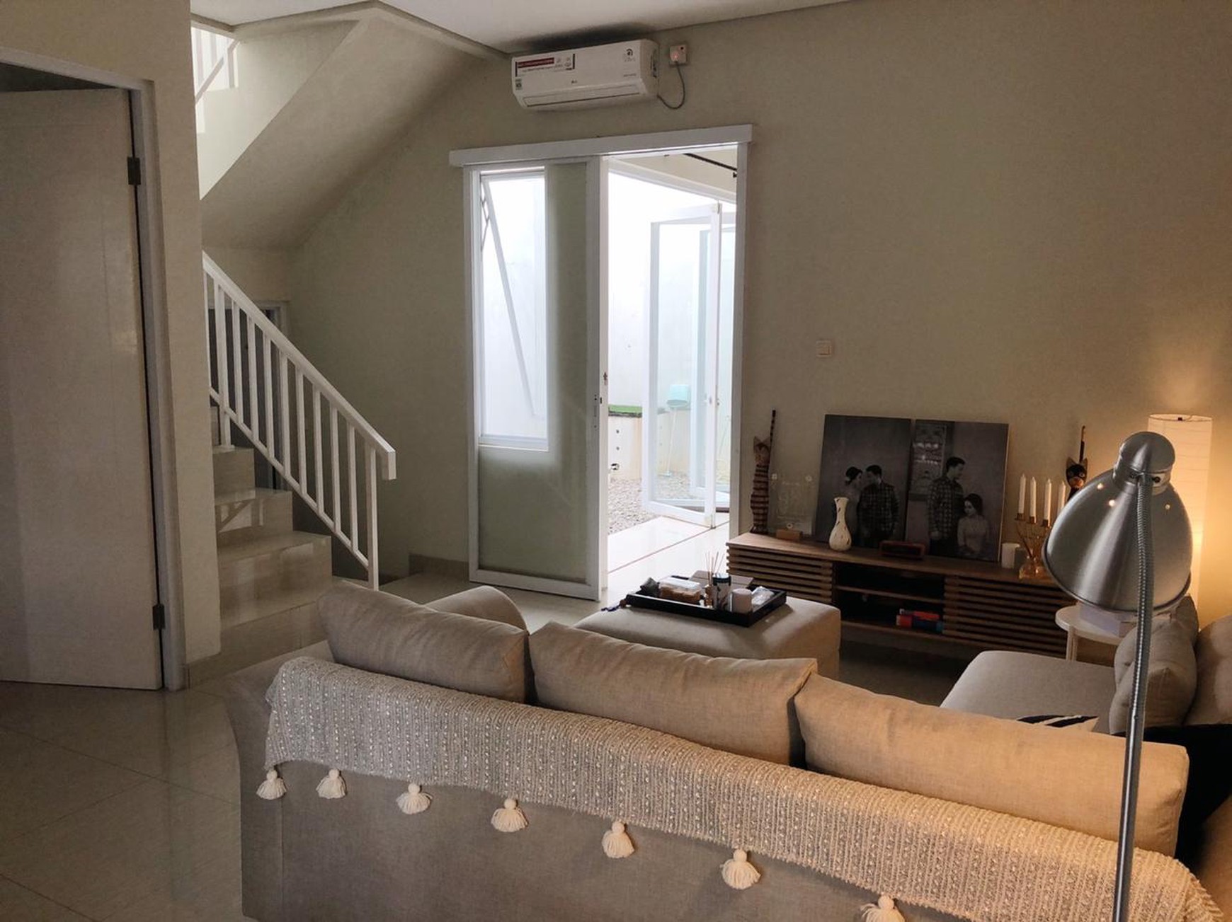 Rumah Cantik Semi Furnished  di Bukit Dago