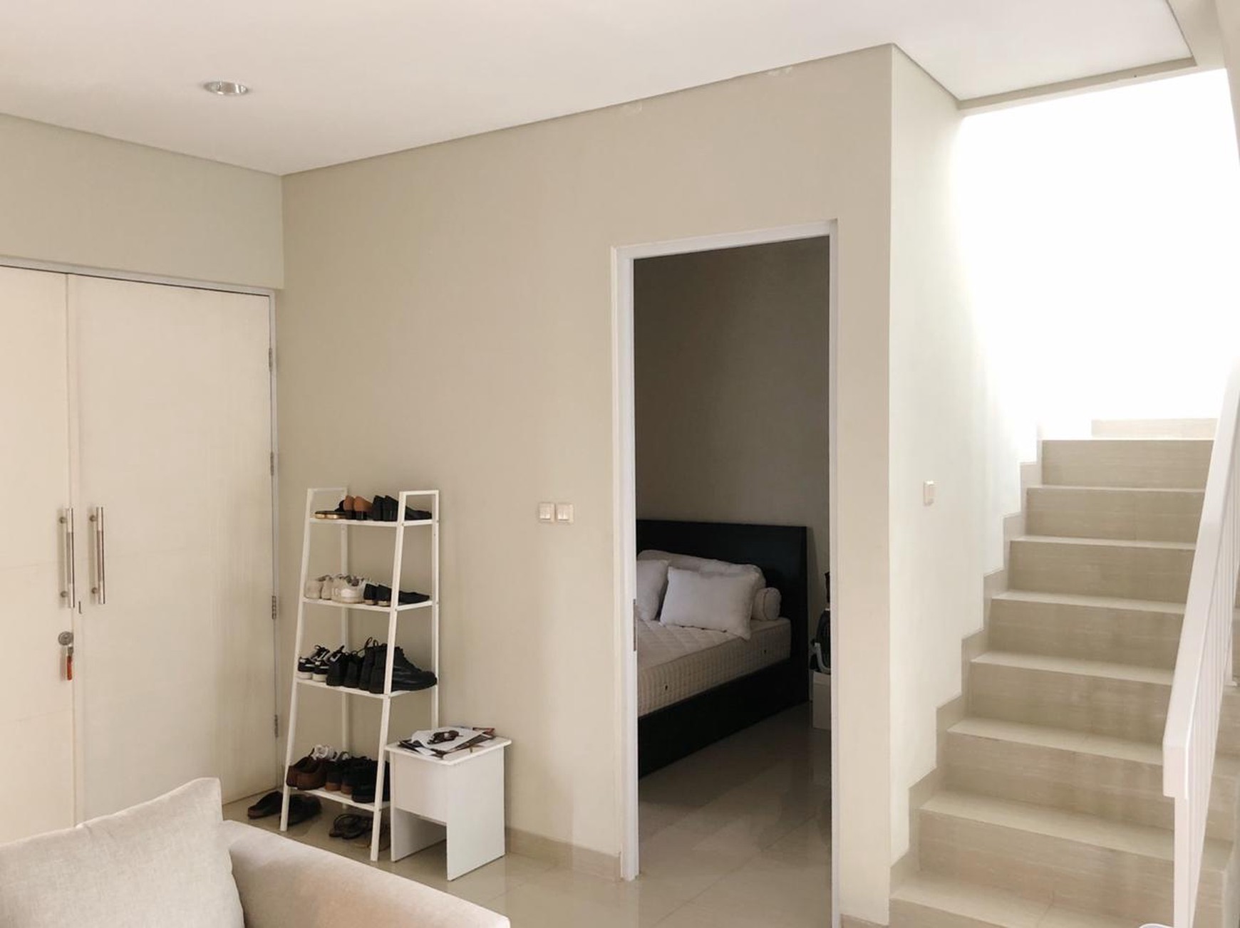 Rumah Cantik Semi Furnished  di Bukit Dago