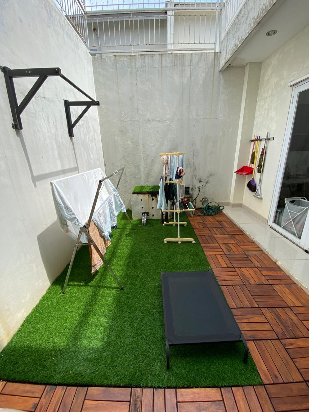 Rumah Cantik Semi Furnished  di Bukit Dago